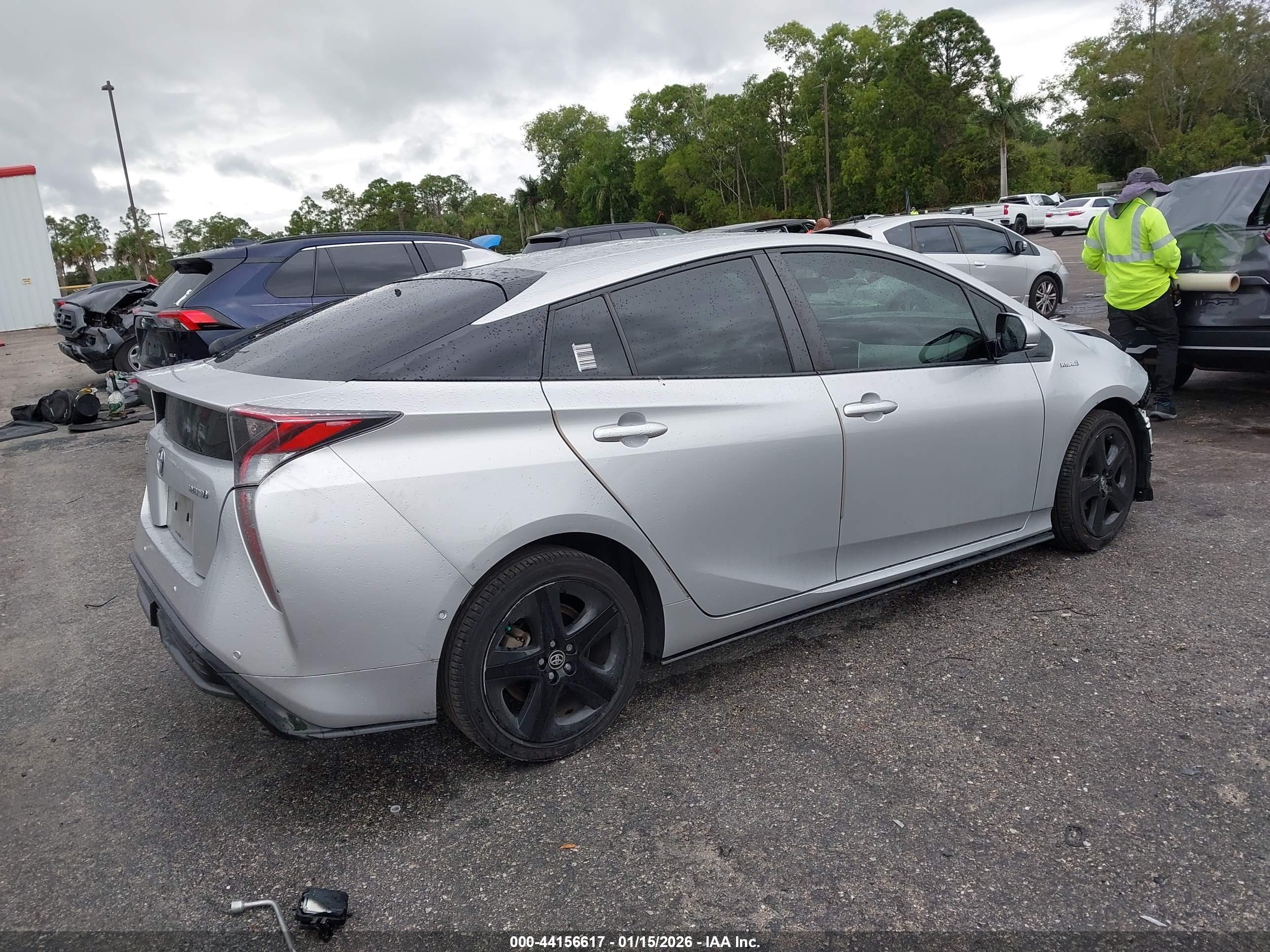 TOYOTA PRIUS image 4