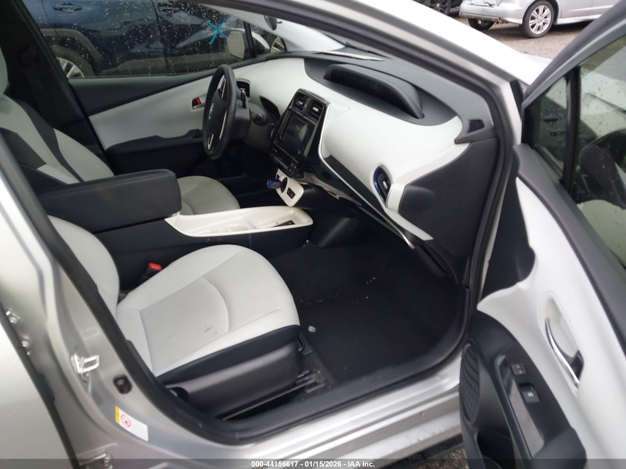TOYOTA PRIUS image 5