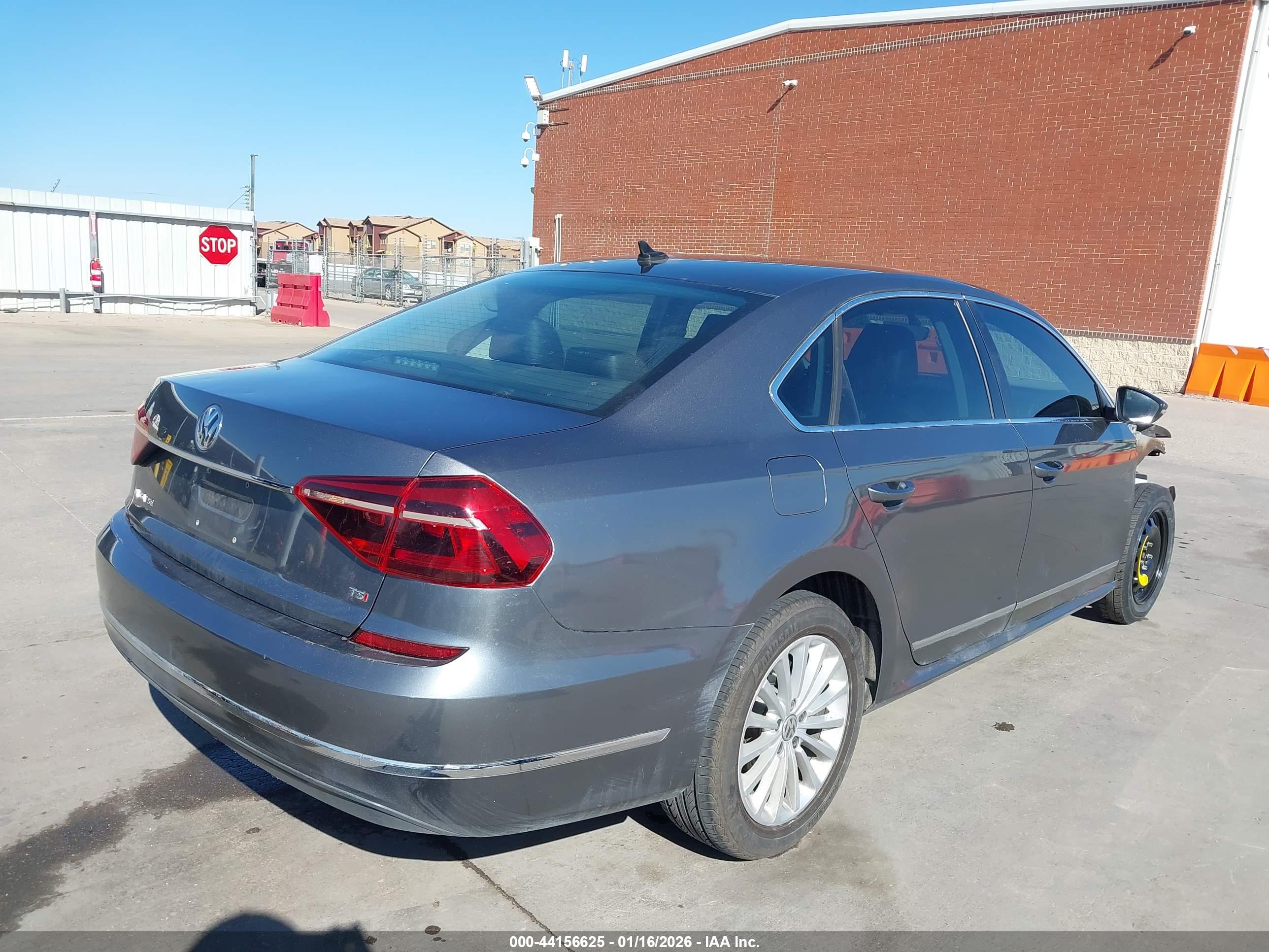 VOLKSWAGEN PASSAT image 4