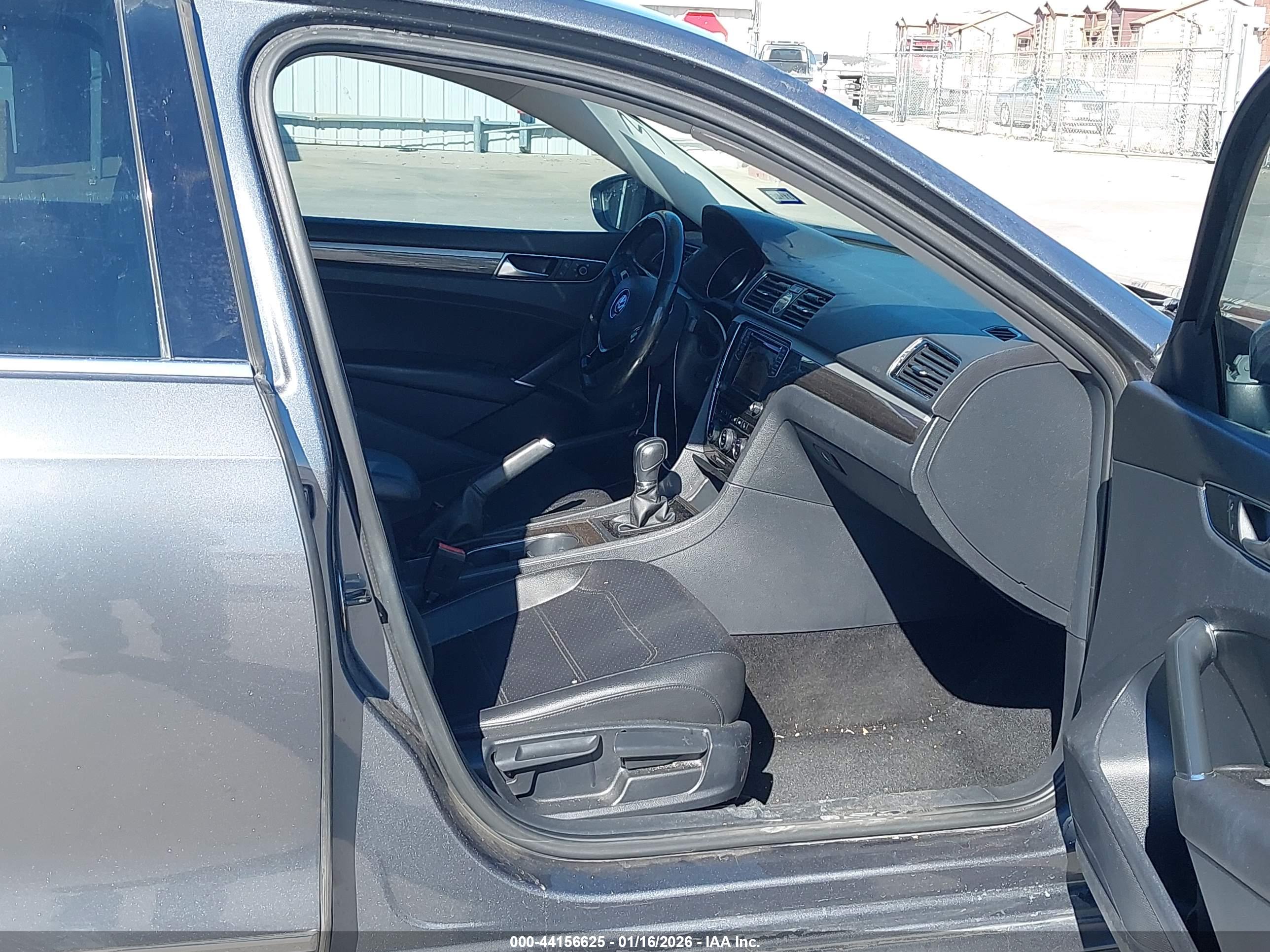 VOLKSWAGEN PASSAT image 5