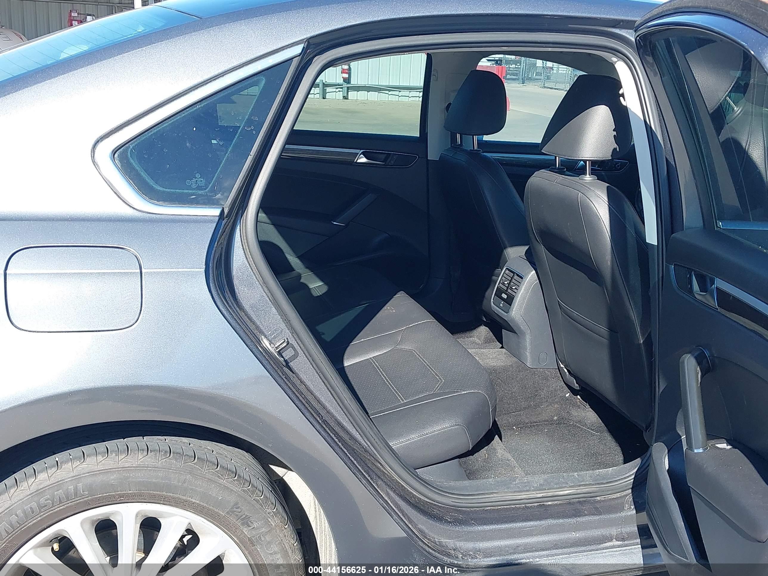 VOLKSWAGEN PASSAT image 8
