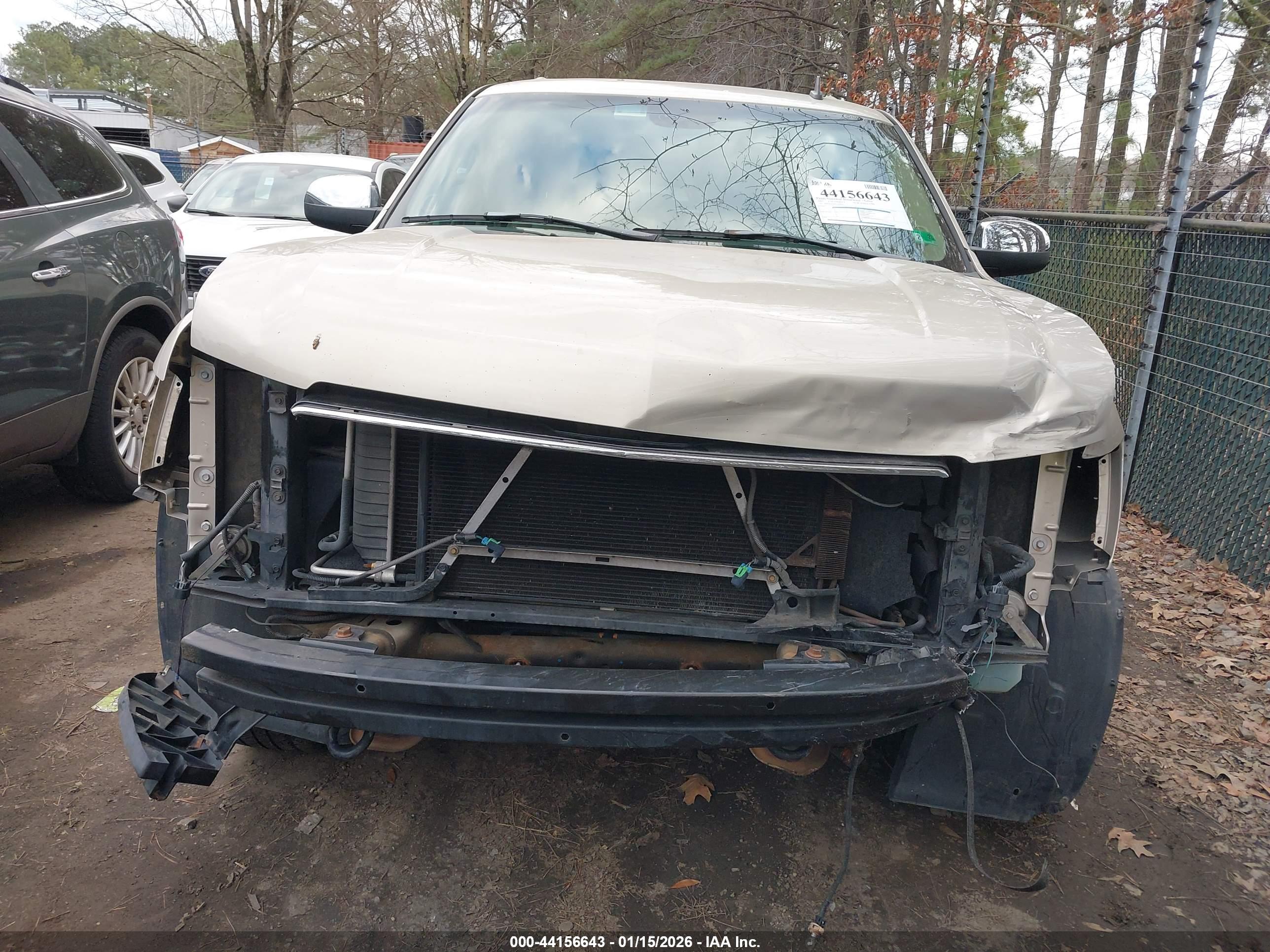CHEVROLET SUBURBAN image 6
