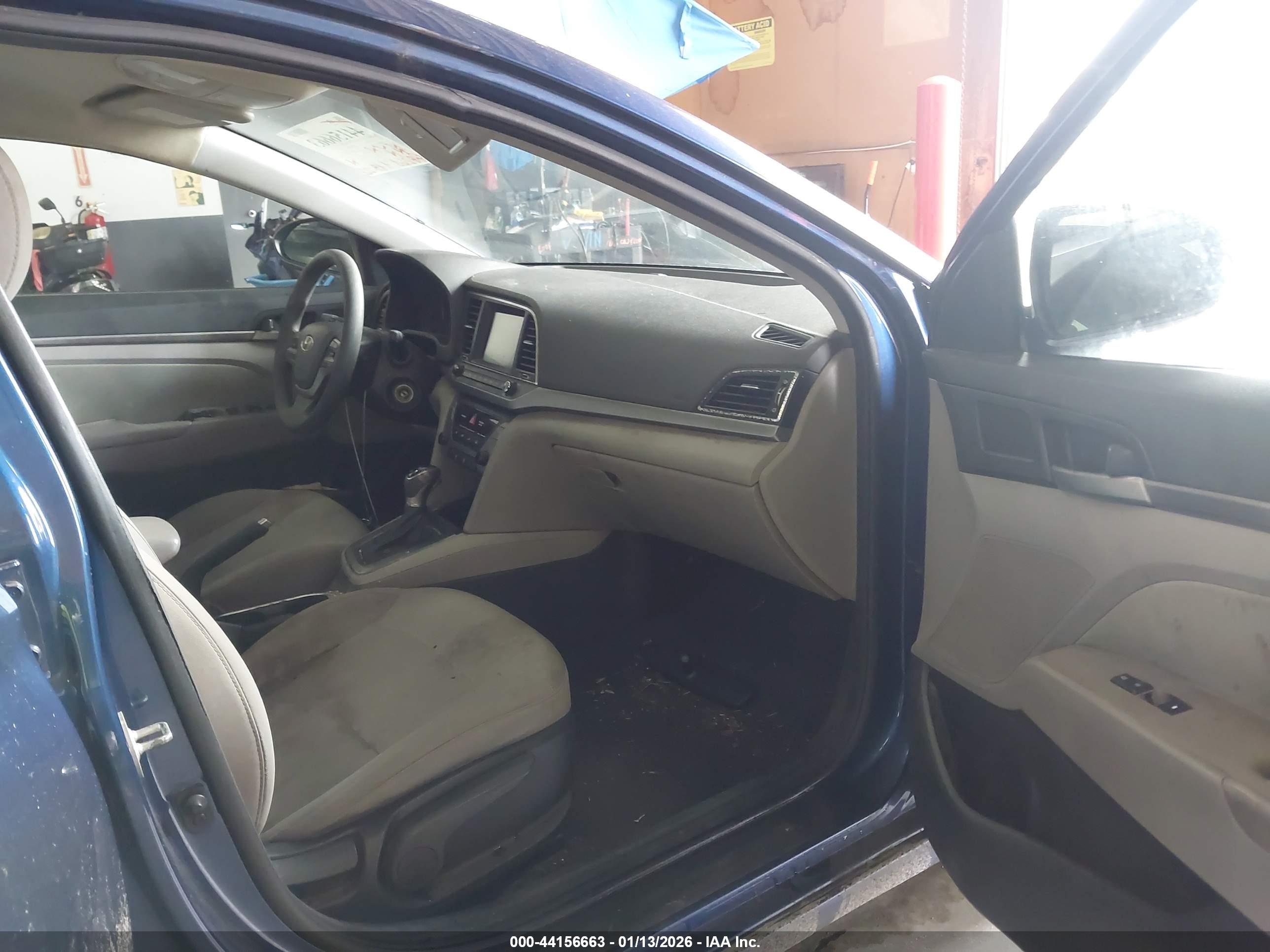 HYUNDAI ELANTRA image 5