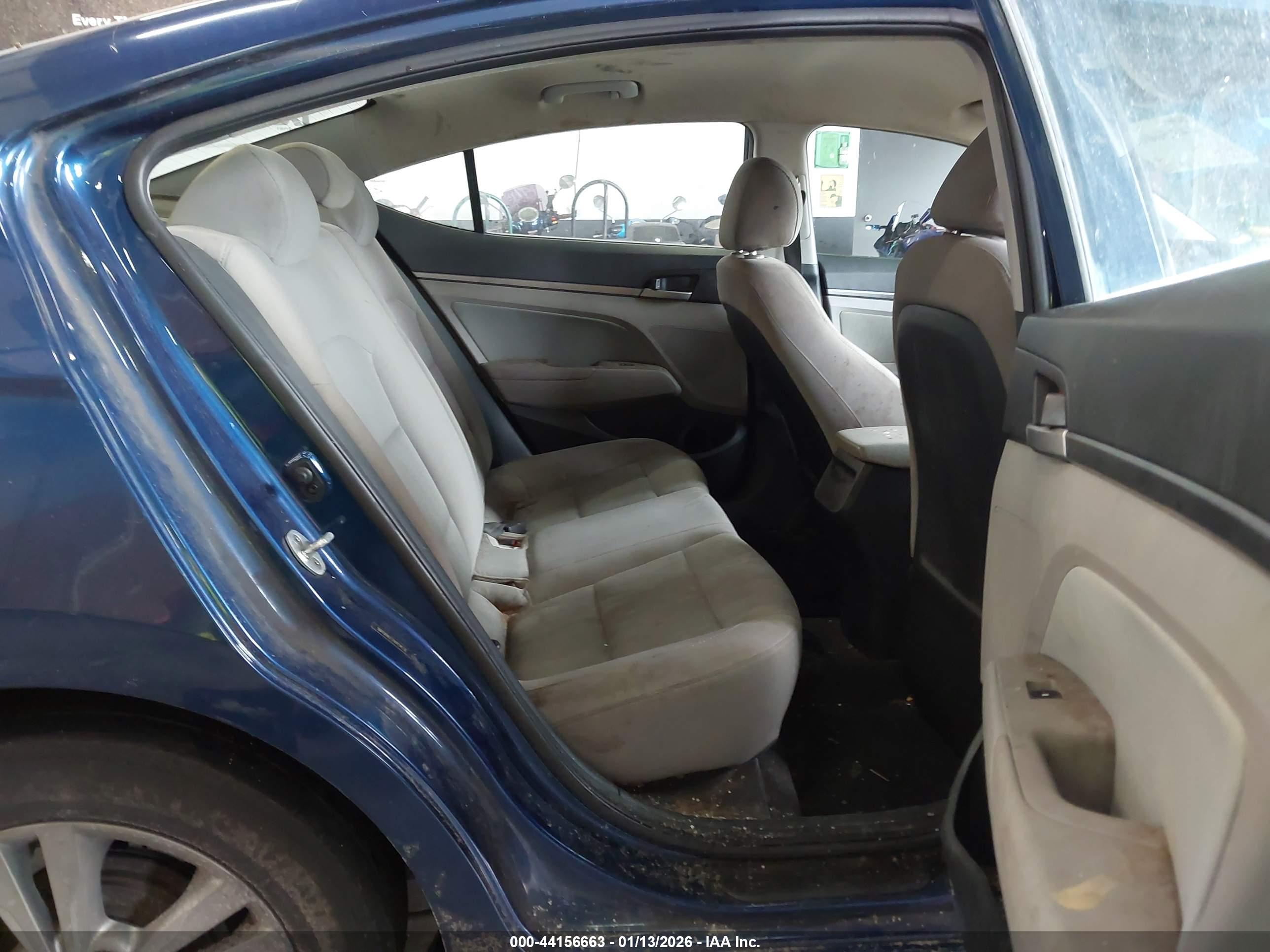 HYUNDAI ELANTRA image 8