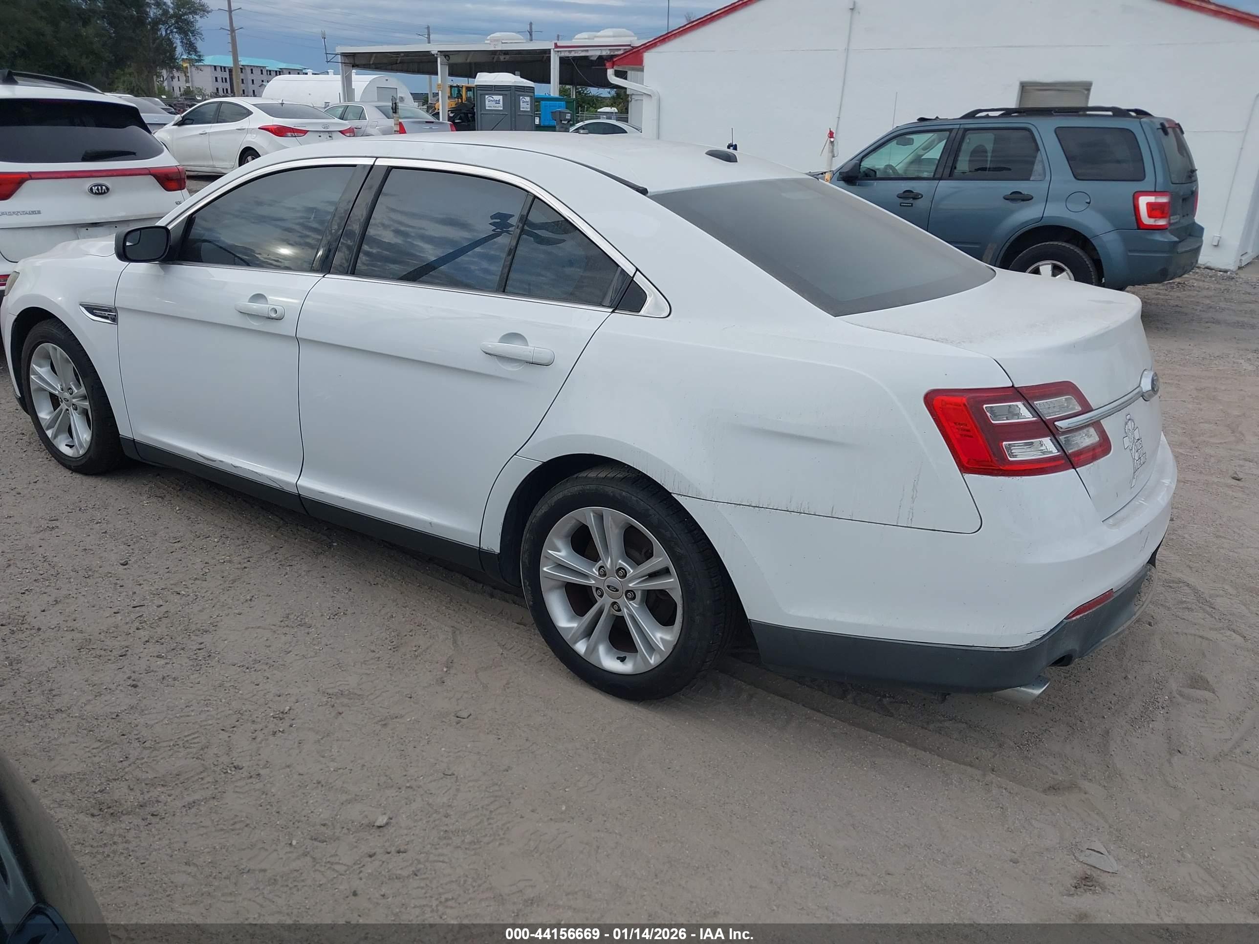 FORD TAURUS image 3