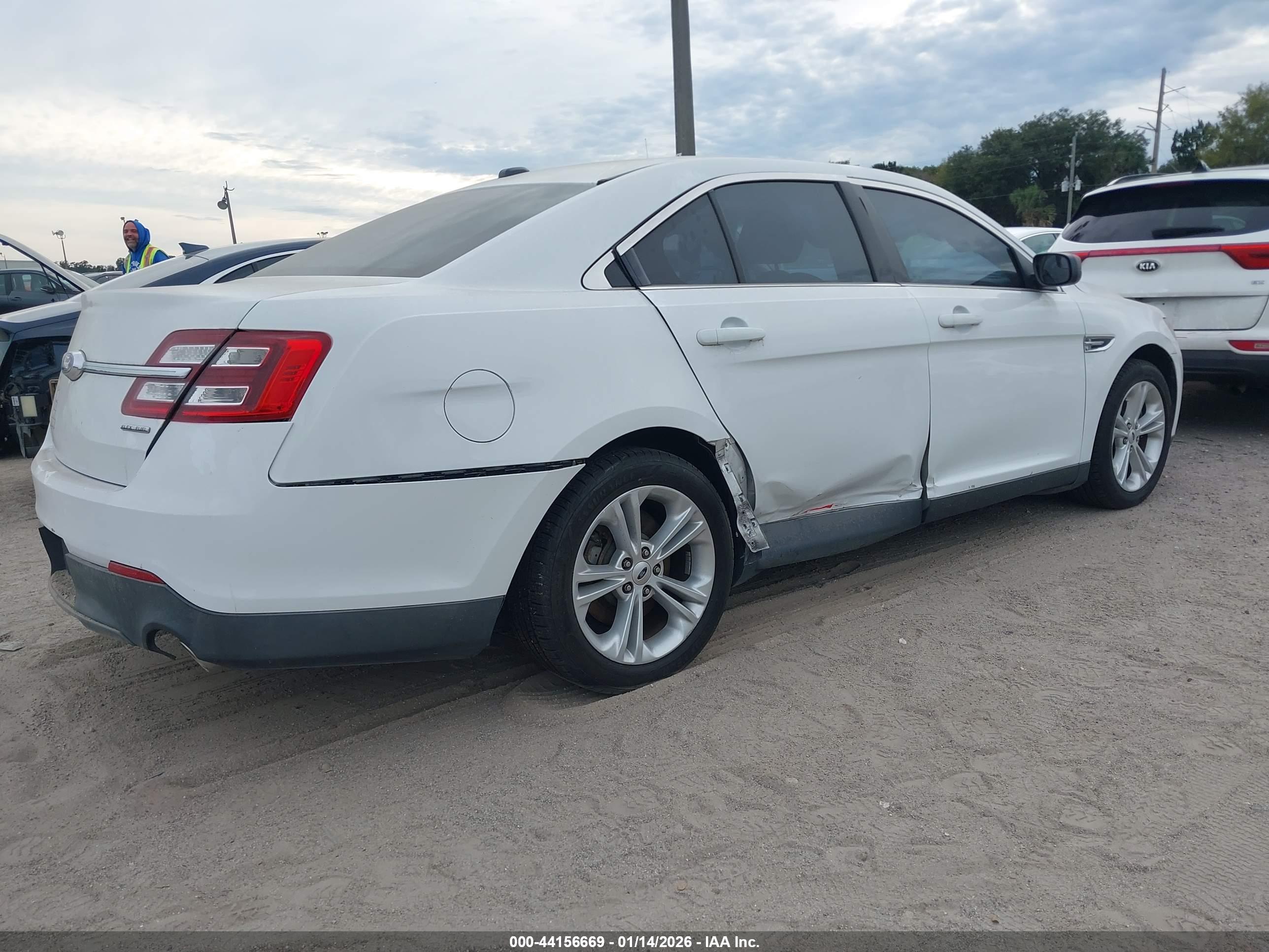 FORD TAURUS image 4
