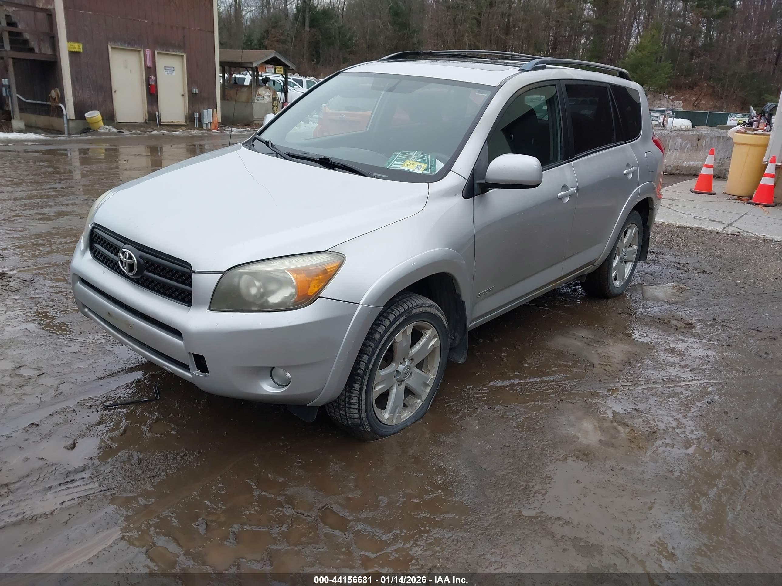 TOYOTA RAV4 image 2