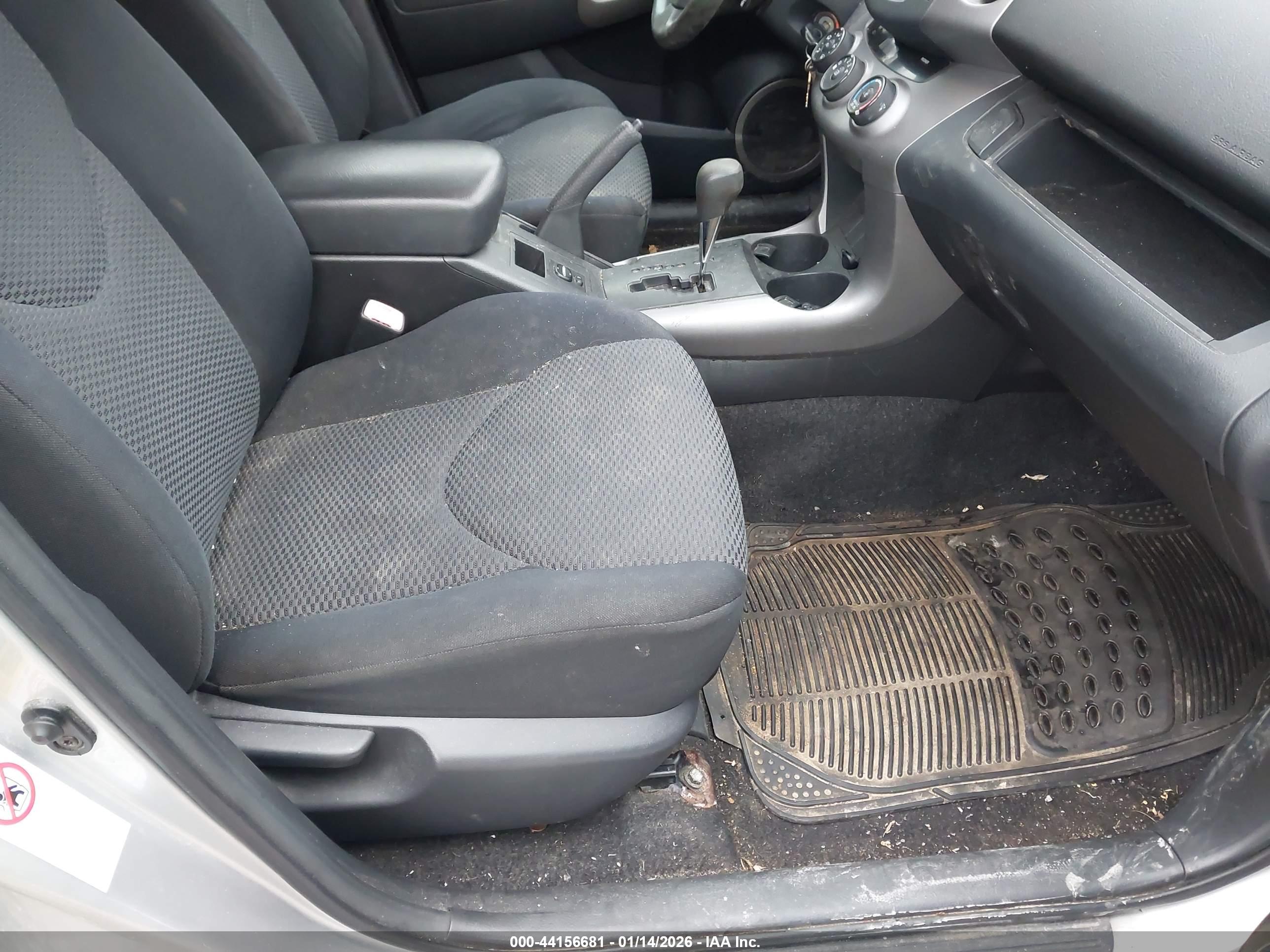 TOYOTA RAV4 image 5