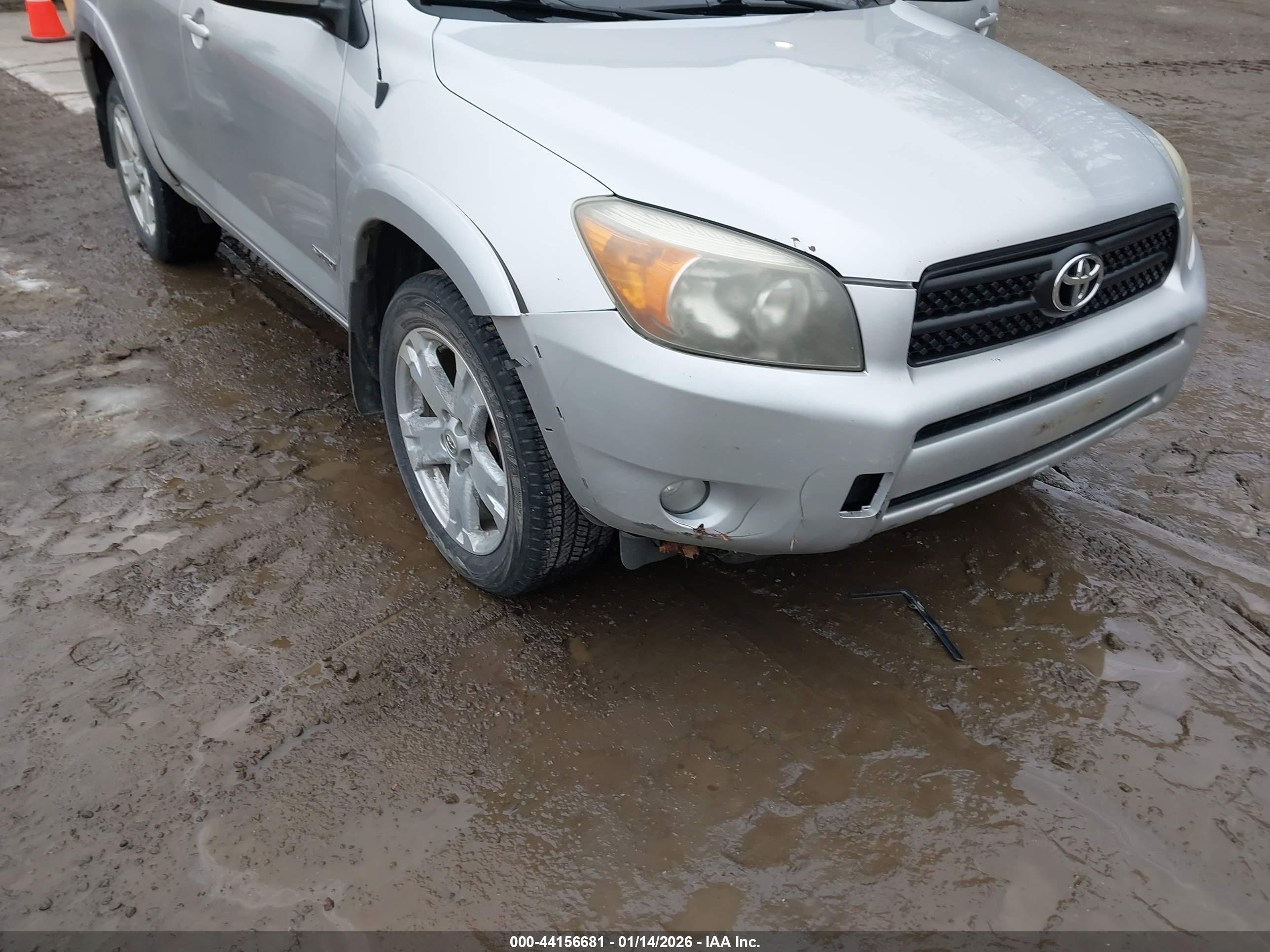 TOYOTA RAV4 image 6