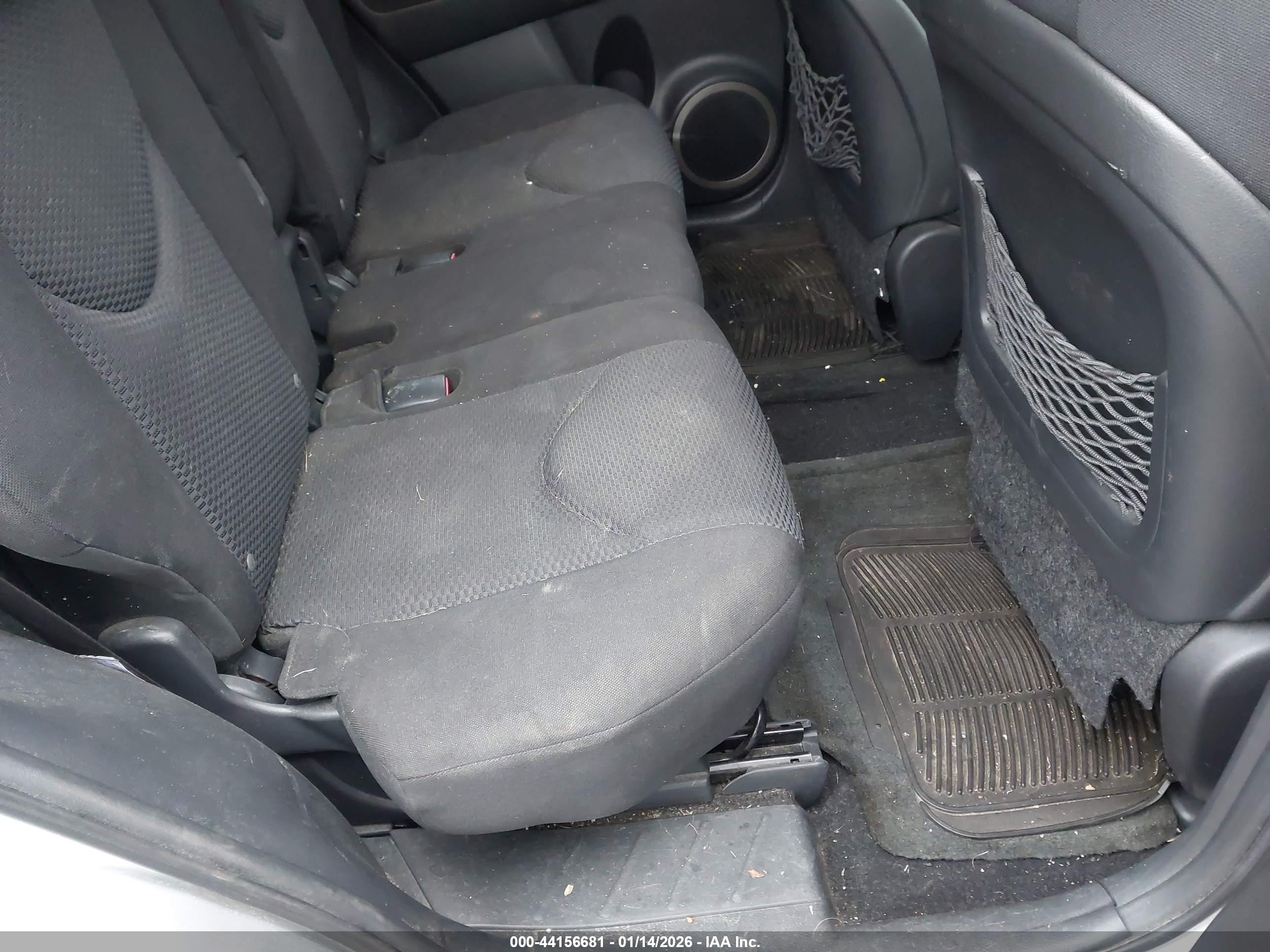 TOYOTA RAV4 image 8