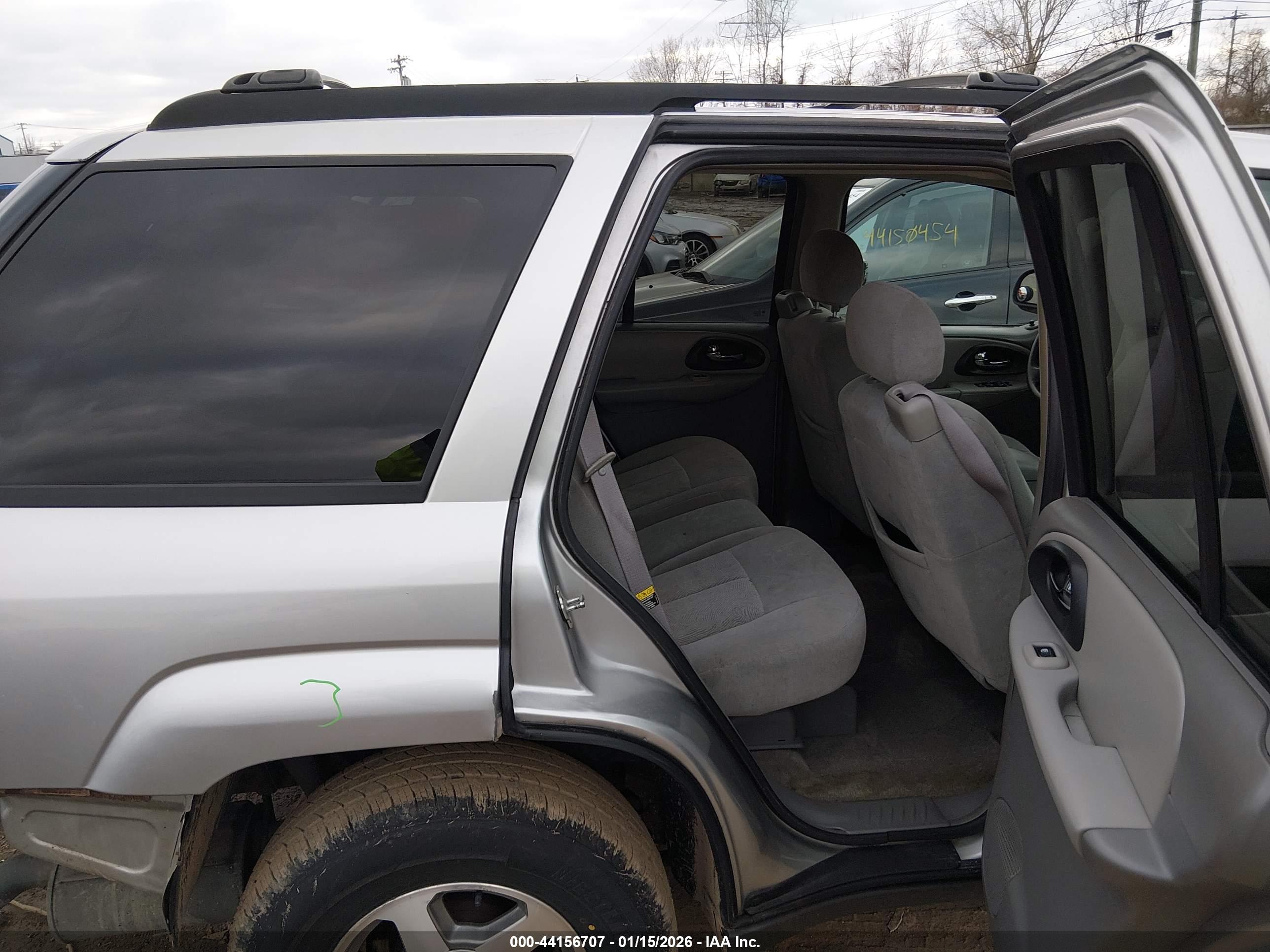 CHEVROLET TRAILBLAZER image 8