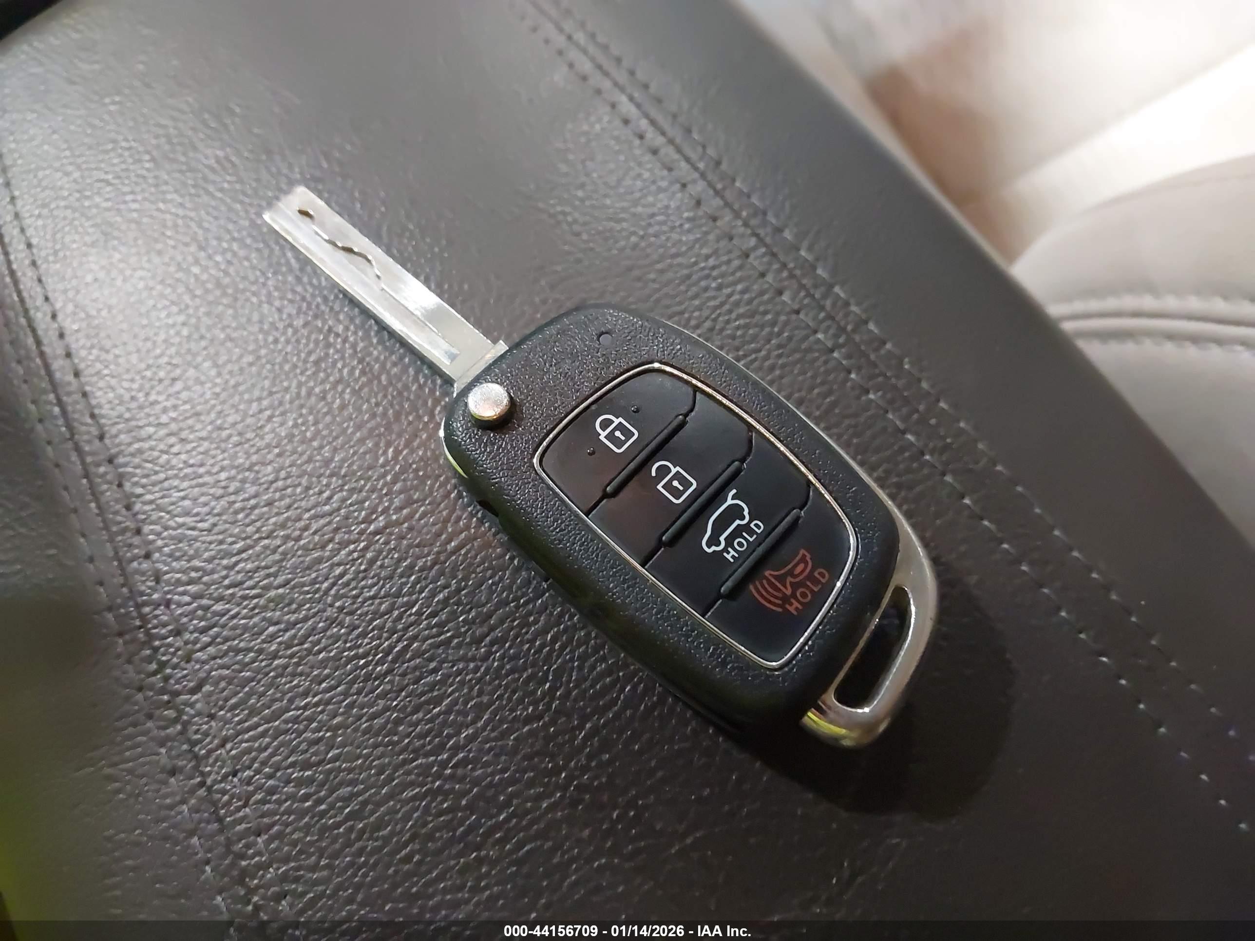 HYUNDAI SANTA image 11
