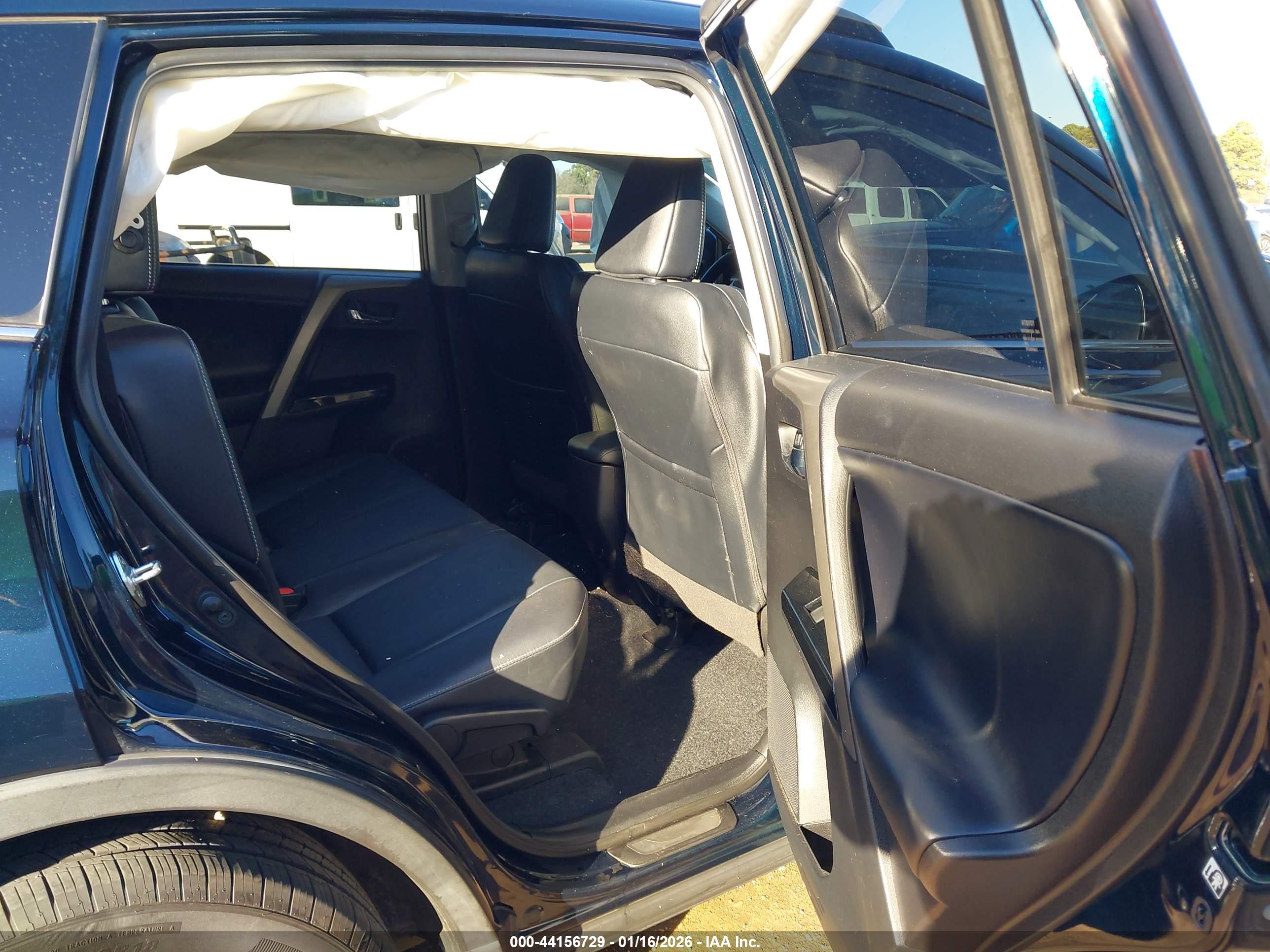 TOYOTA RAV4 image 8