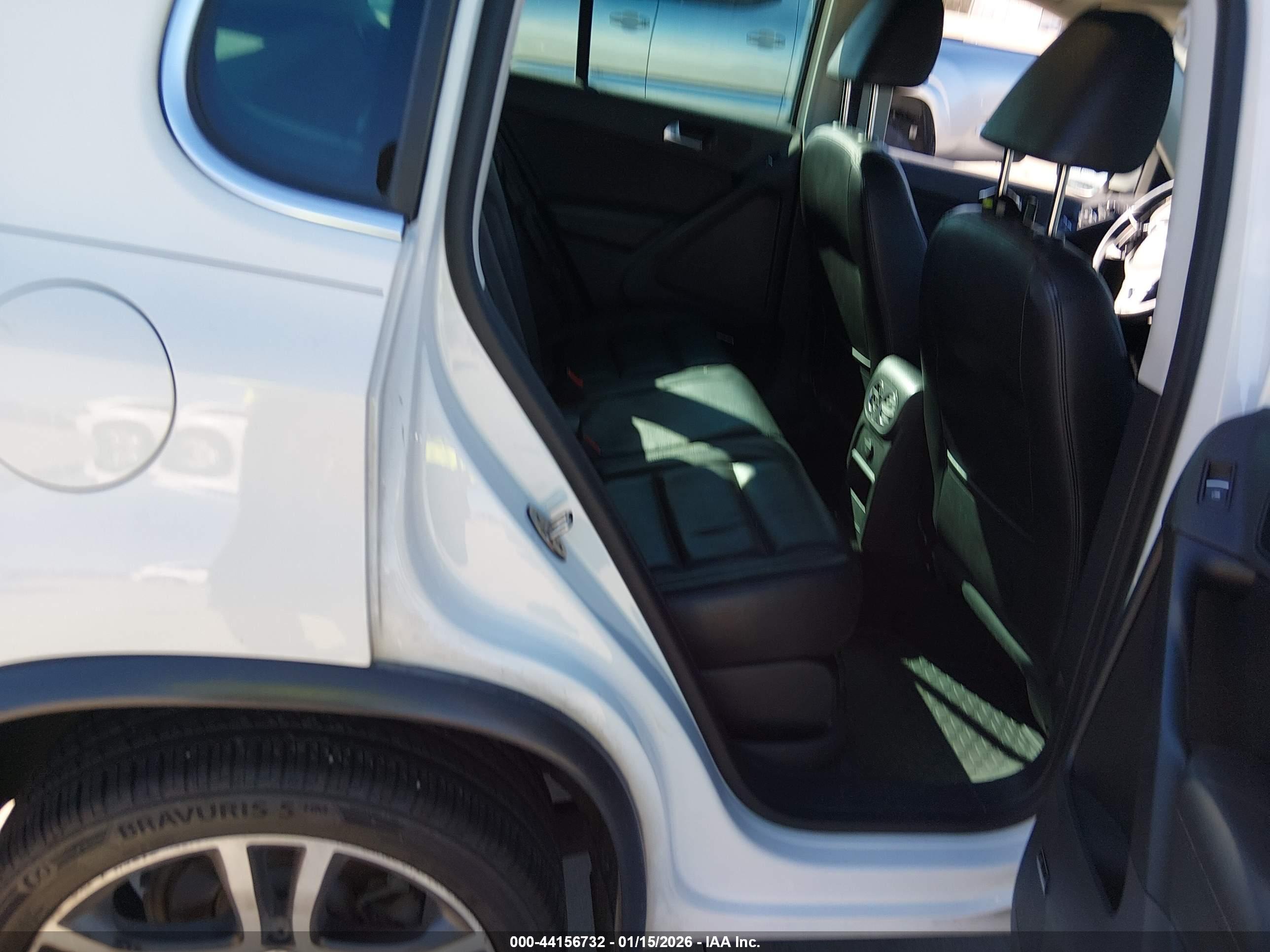 VOLKSWAGEN TIGUAN image 8