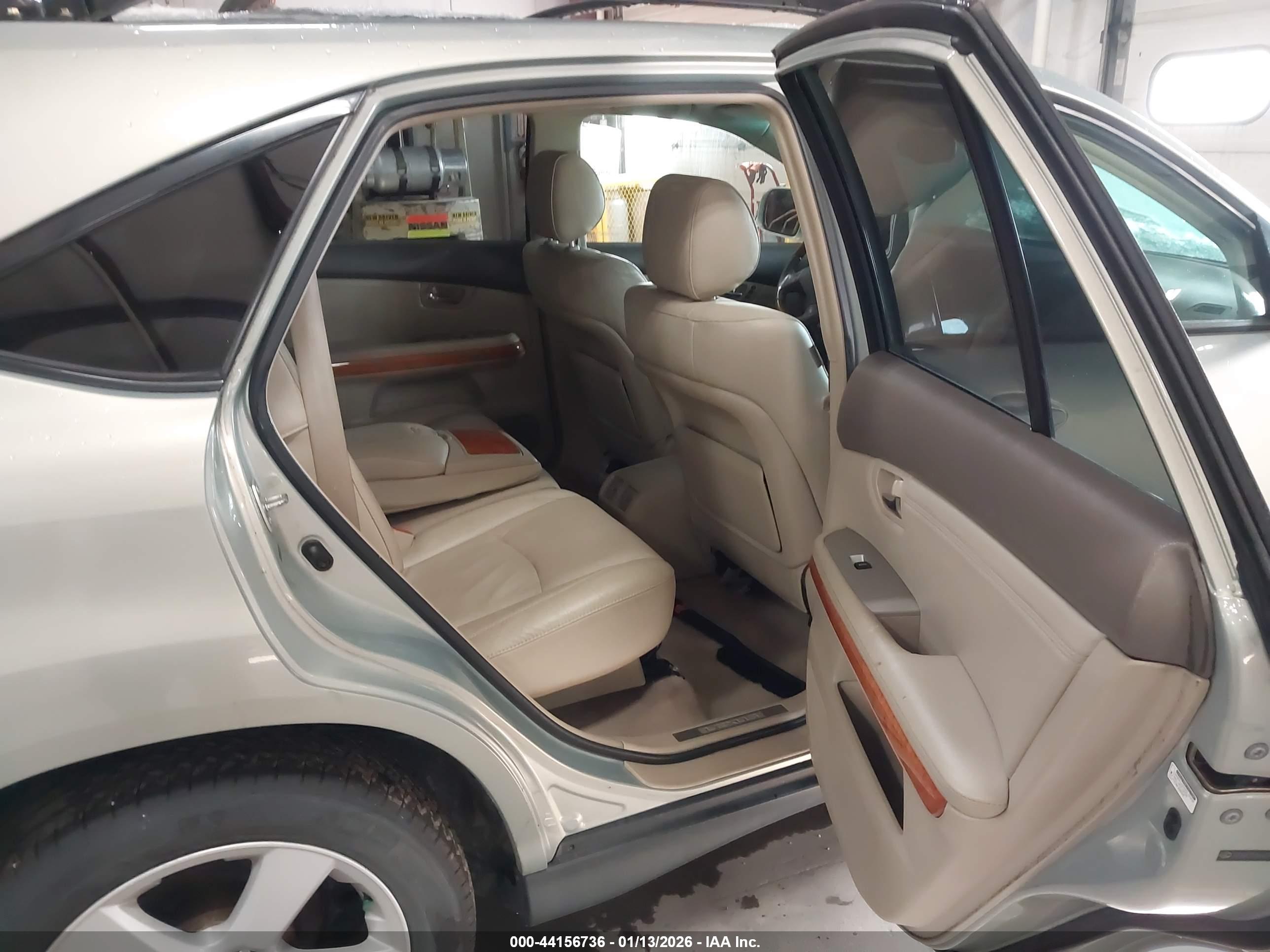 LEXUS RX image 8