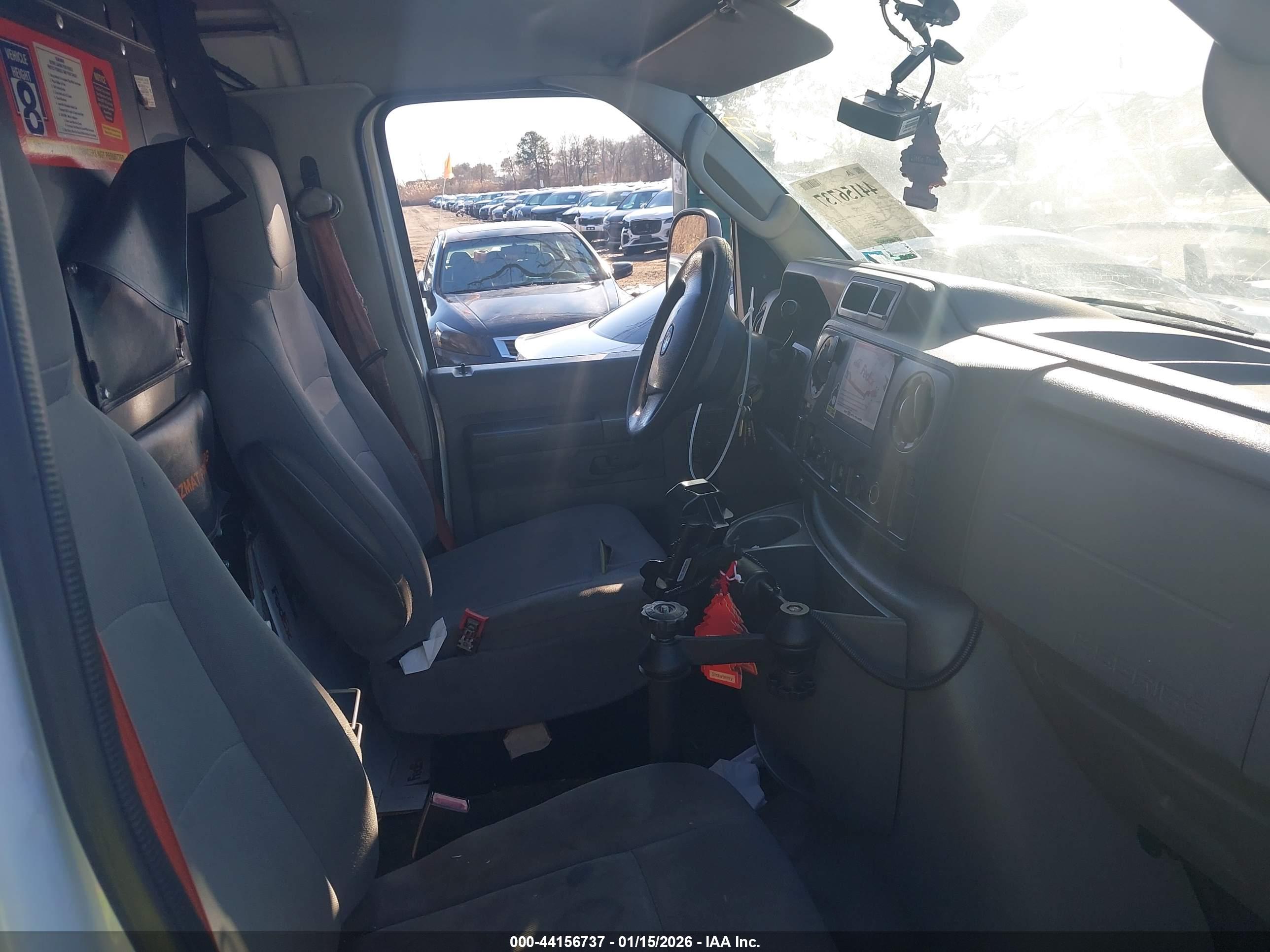 FORD E-150 image 5