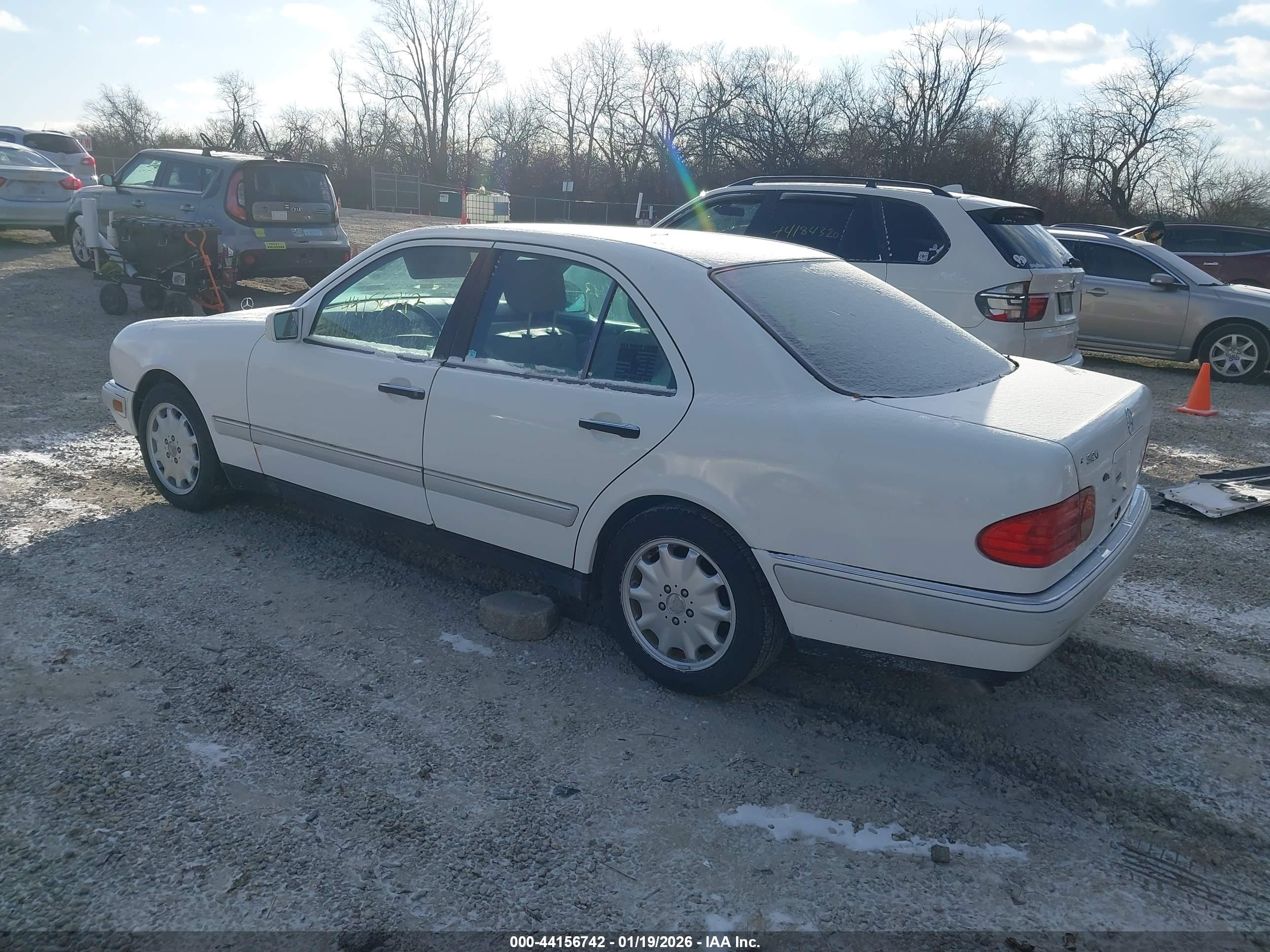 MERCEDES-BENZ E image 3