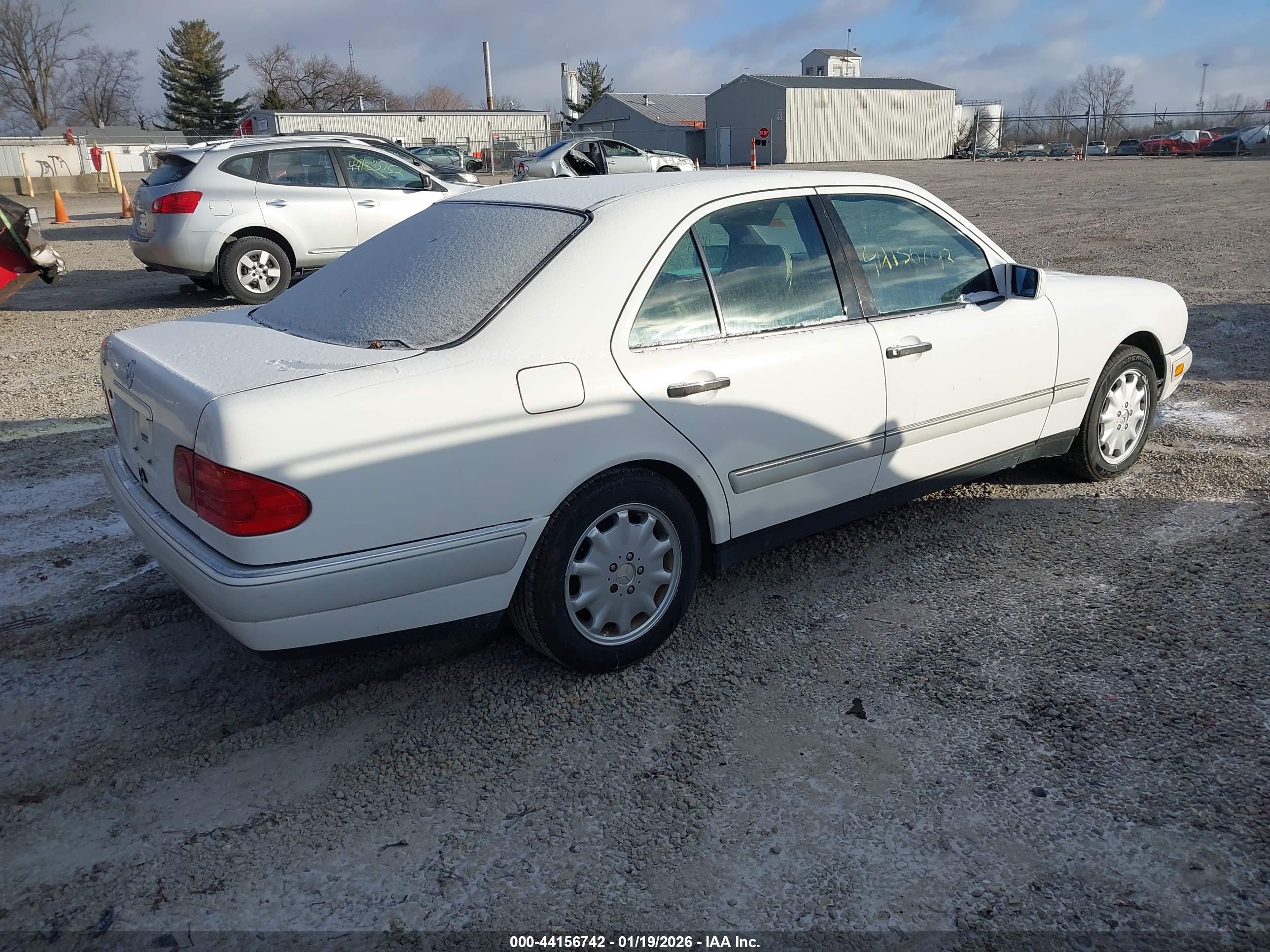 MERCEDES-BENZ E image 4