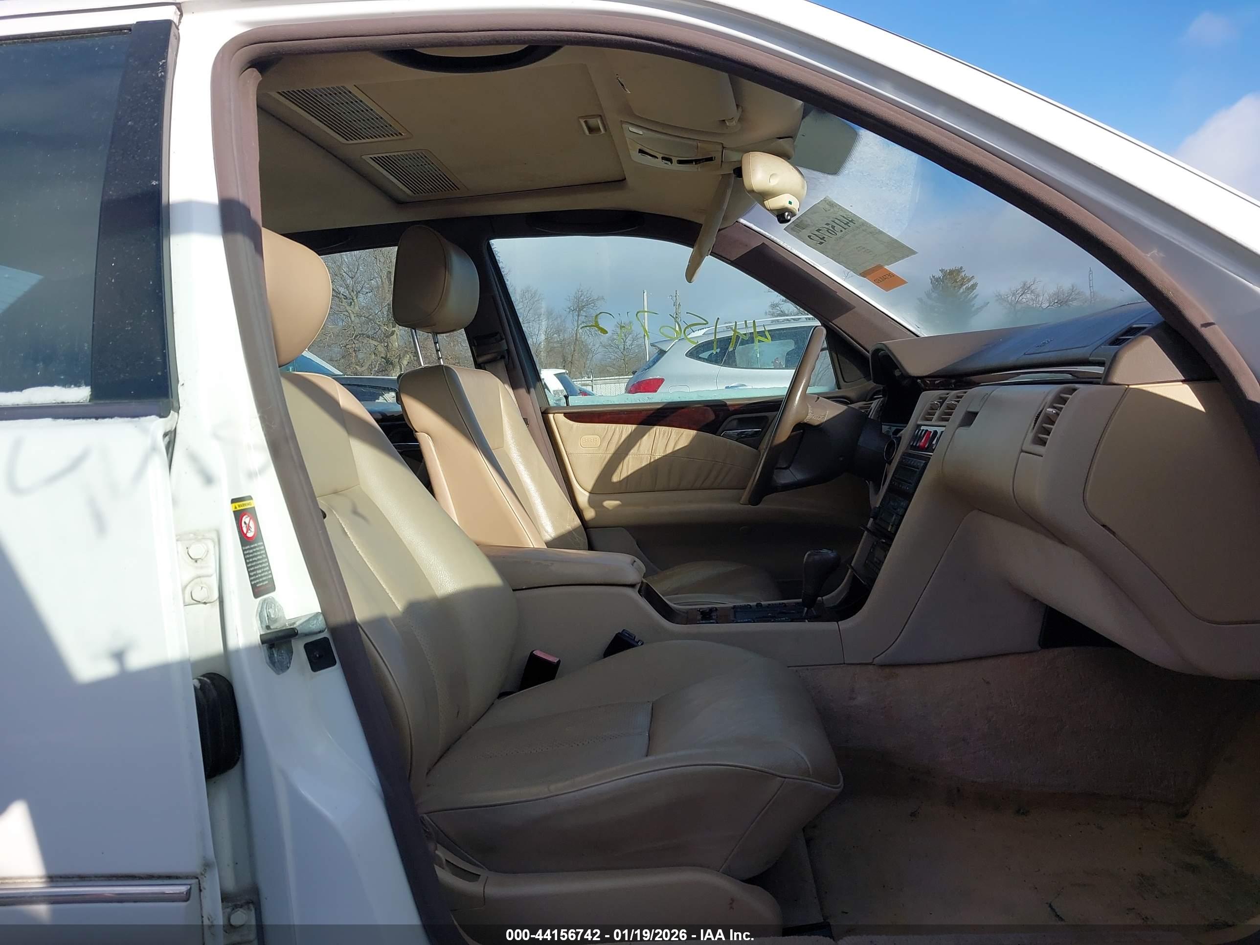 MERCEDES-BENZ E image 5