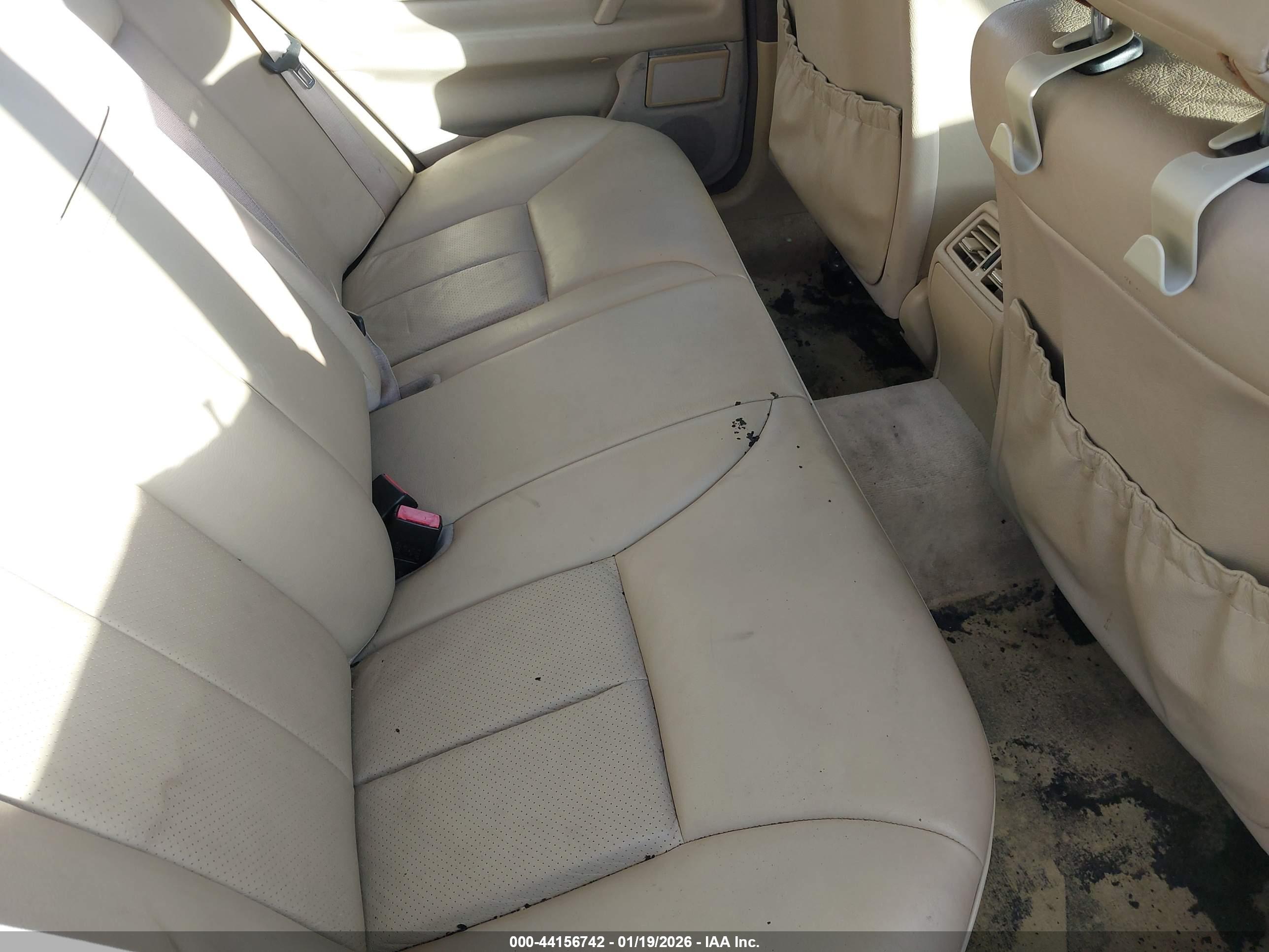 MERCEDES-BENZ E image 8