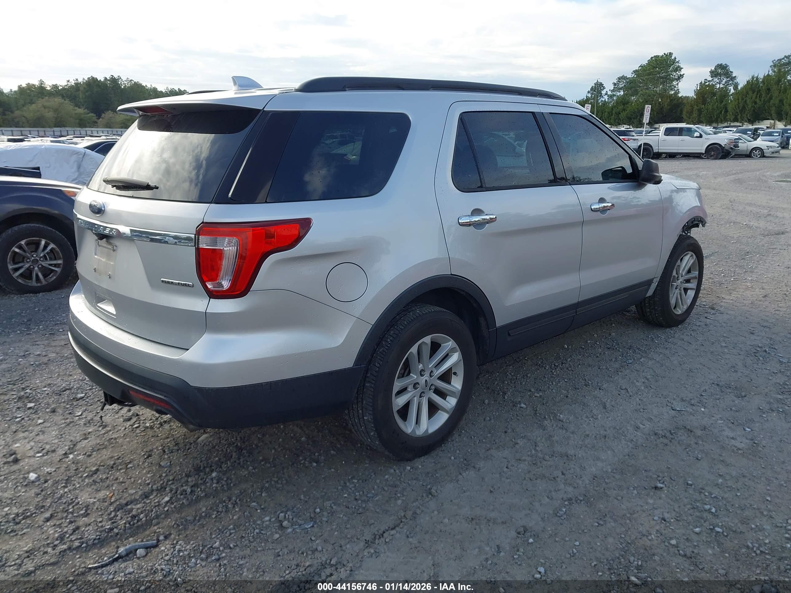 FORD EXPLORER image 4