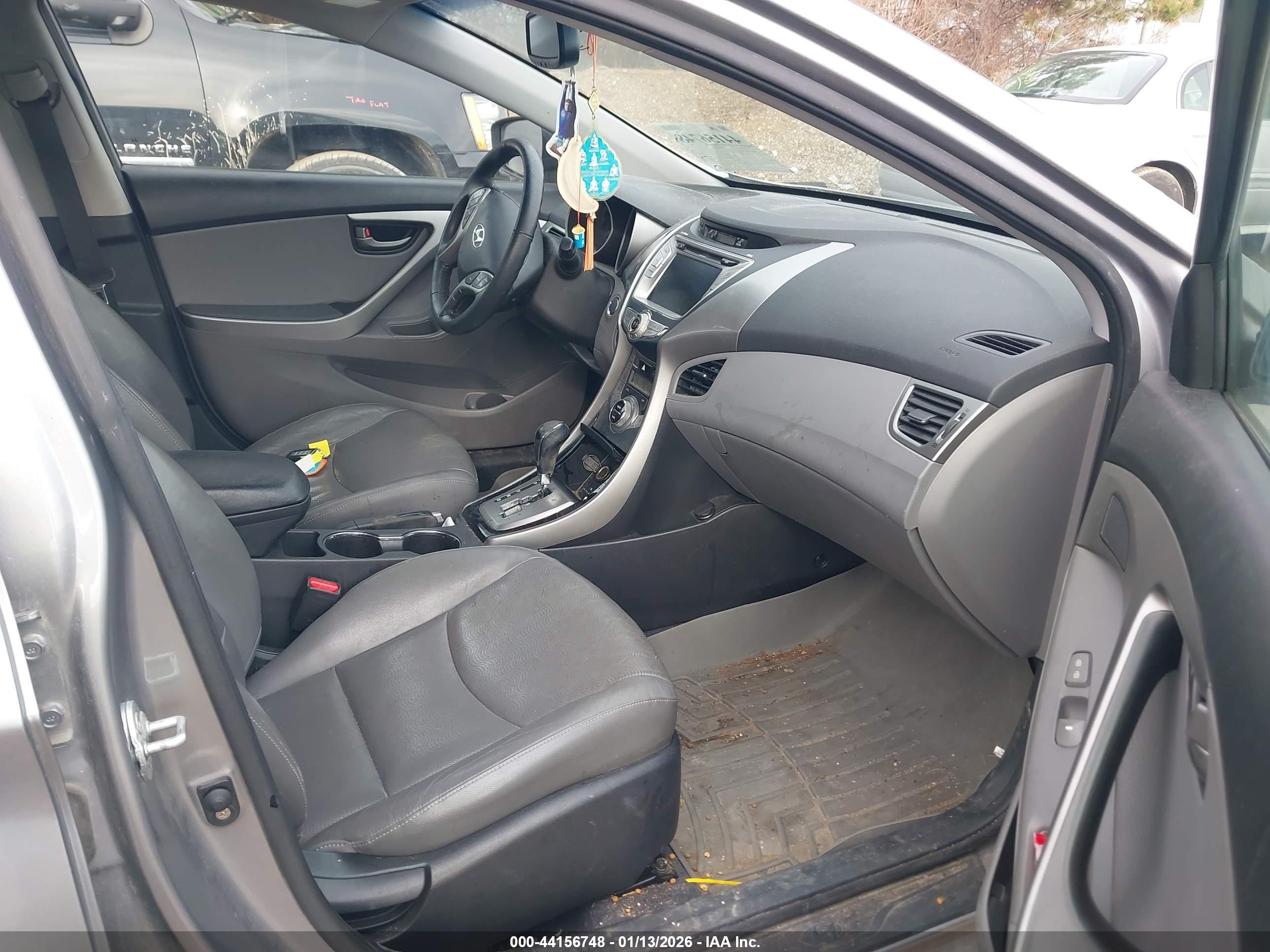 HYUNDAI ELANTRA image 5