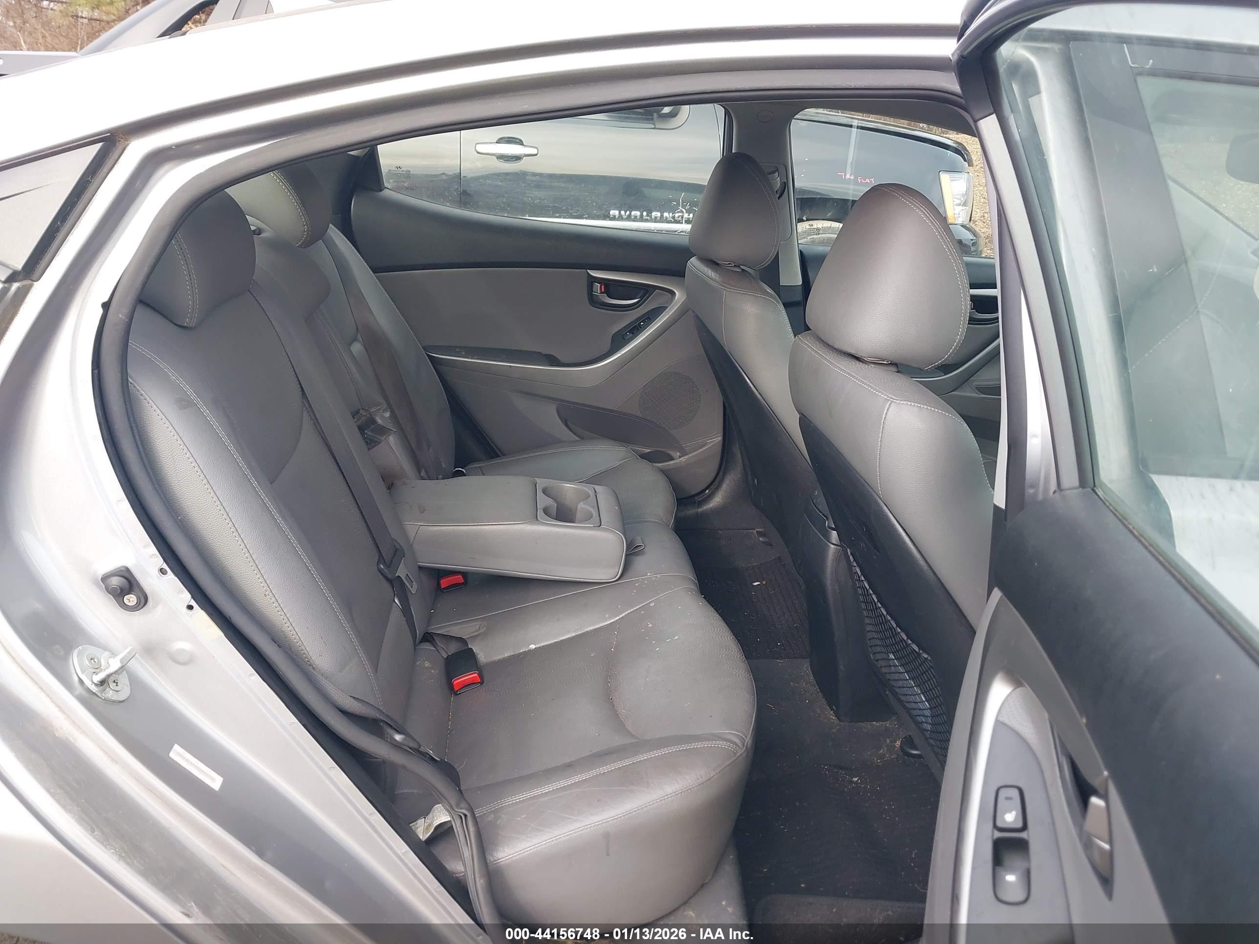 HYUNDAI ELANTRA image 8