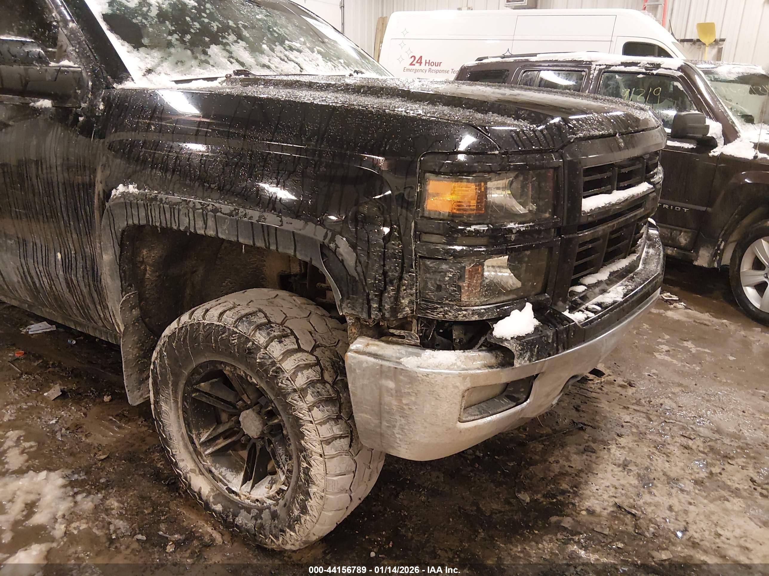 CHEVROLET SILVERADO image 6
