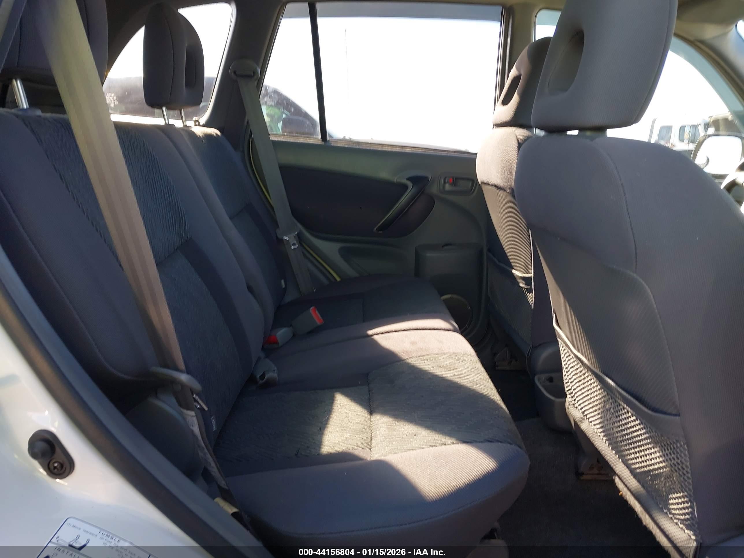 TOYOTA RAV4 image 8
