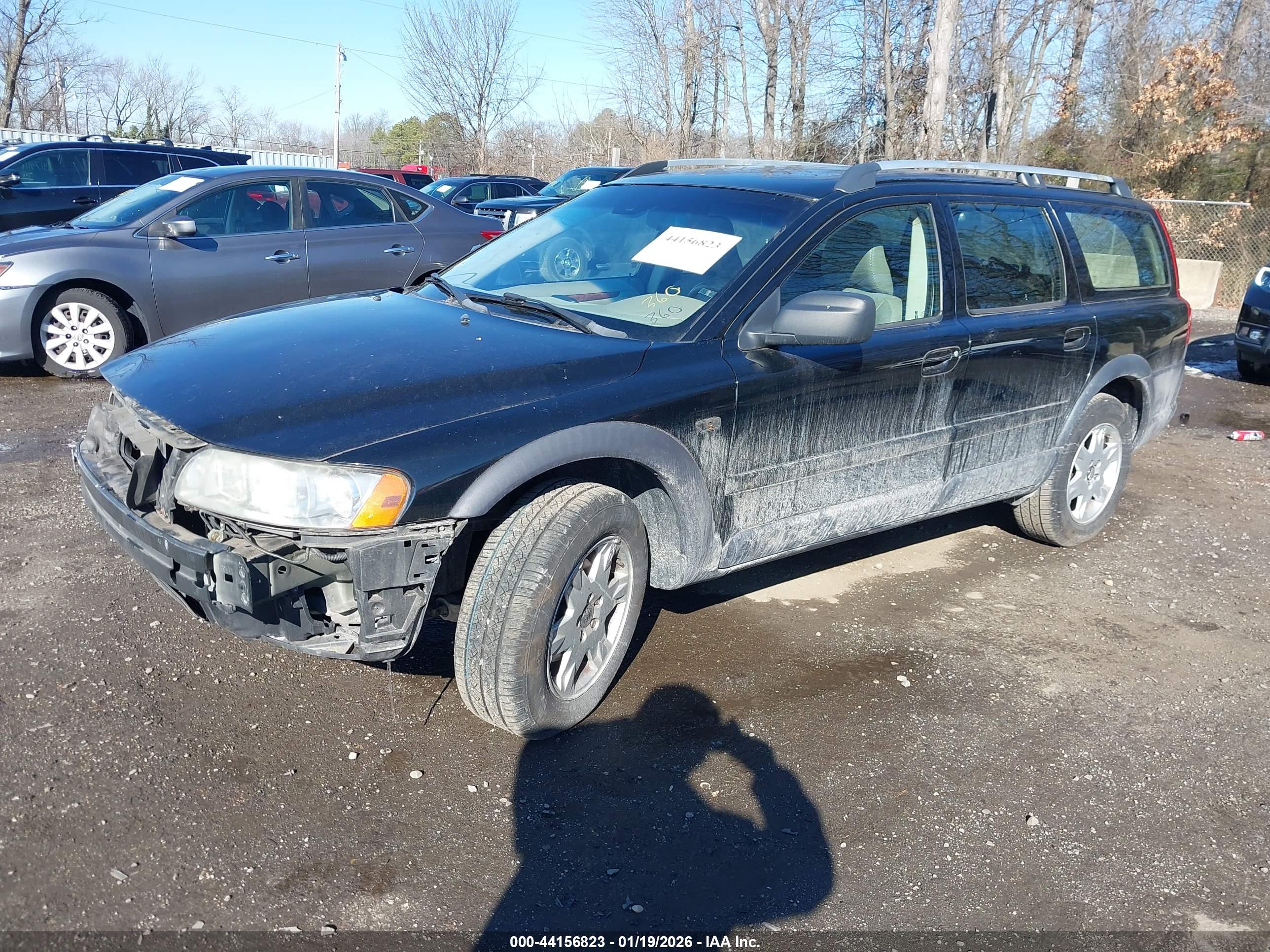 VOLVO XC70 image 2