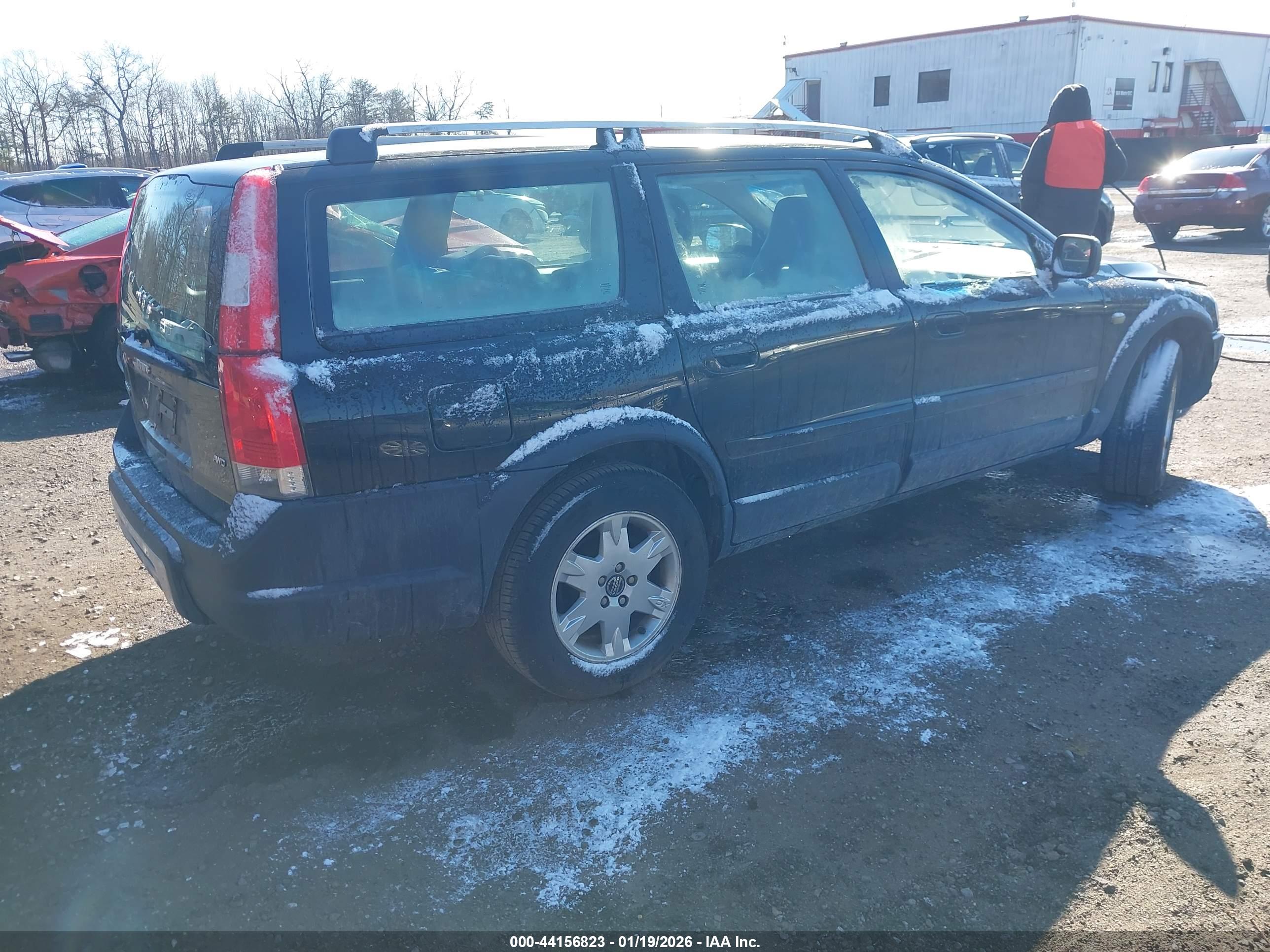 VOLVO XC70 image 4