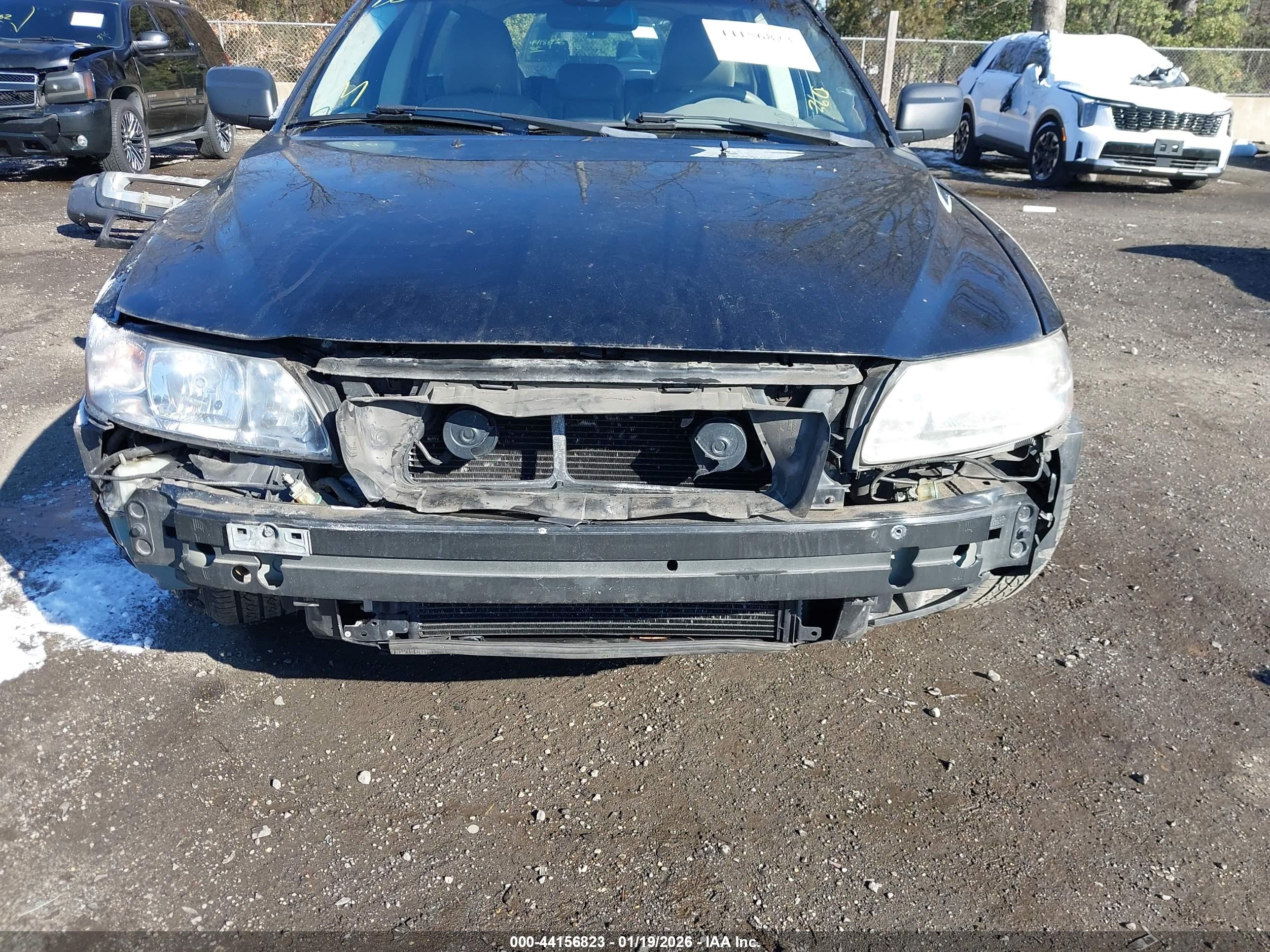 VOLVO XC70 image 6