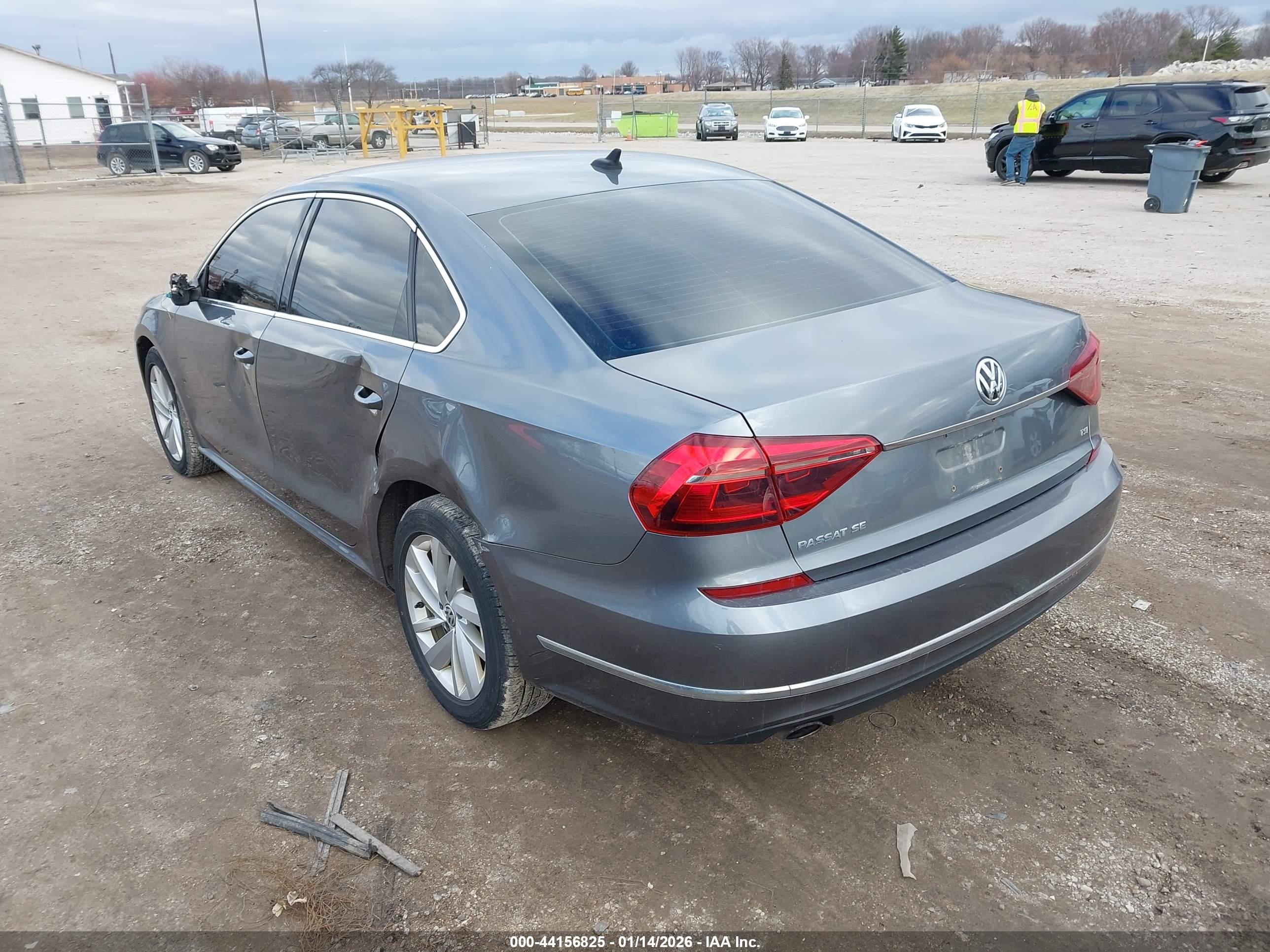 VOLKSWAGEN PASSAT image 3