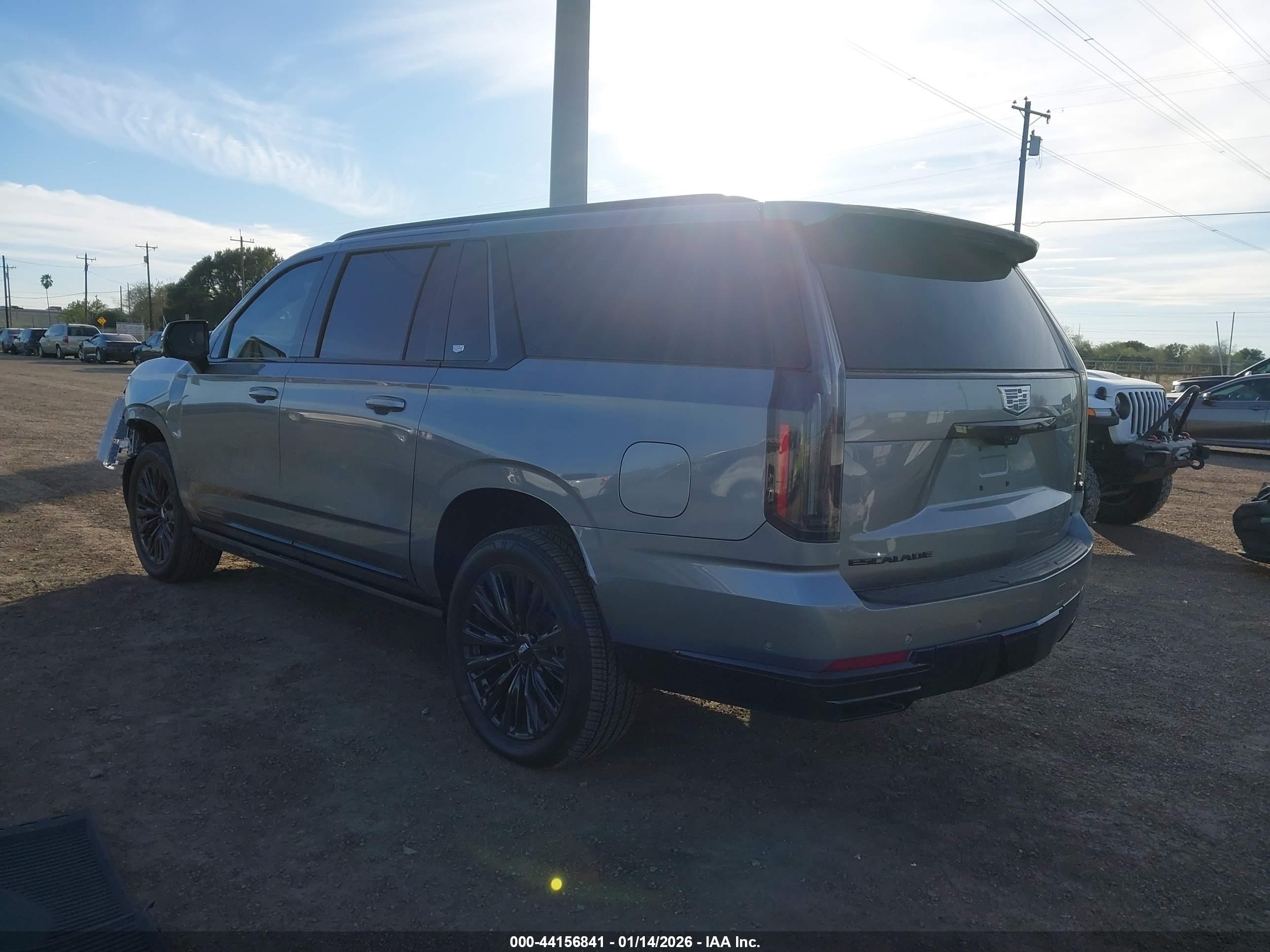 CADILLAC ESCALADE image 3