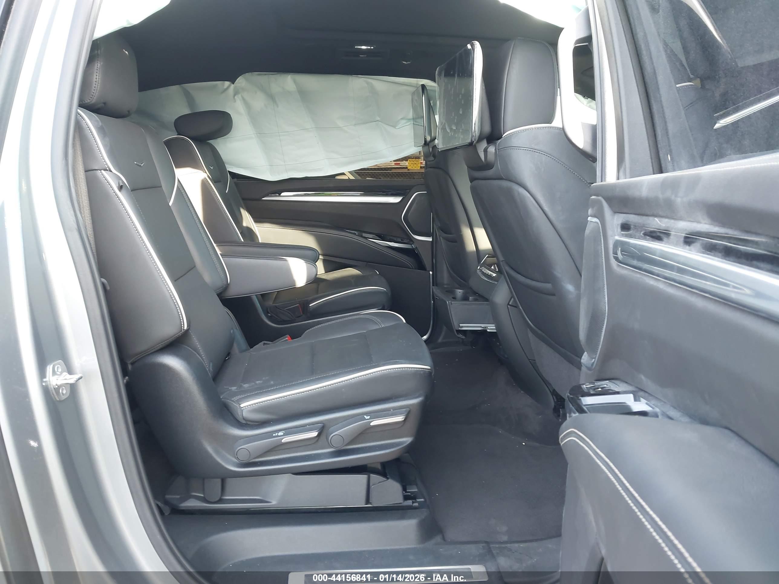 CADILLAC ESCALADE image 8