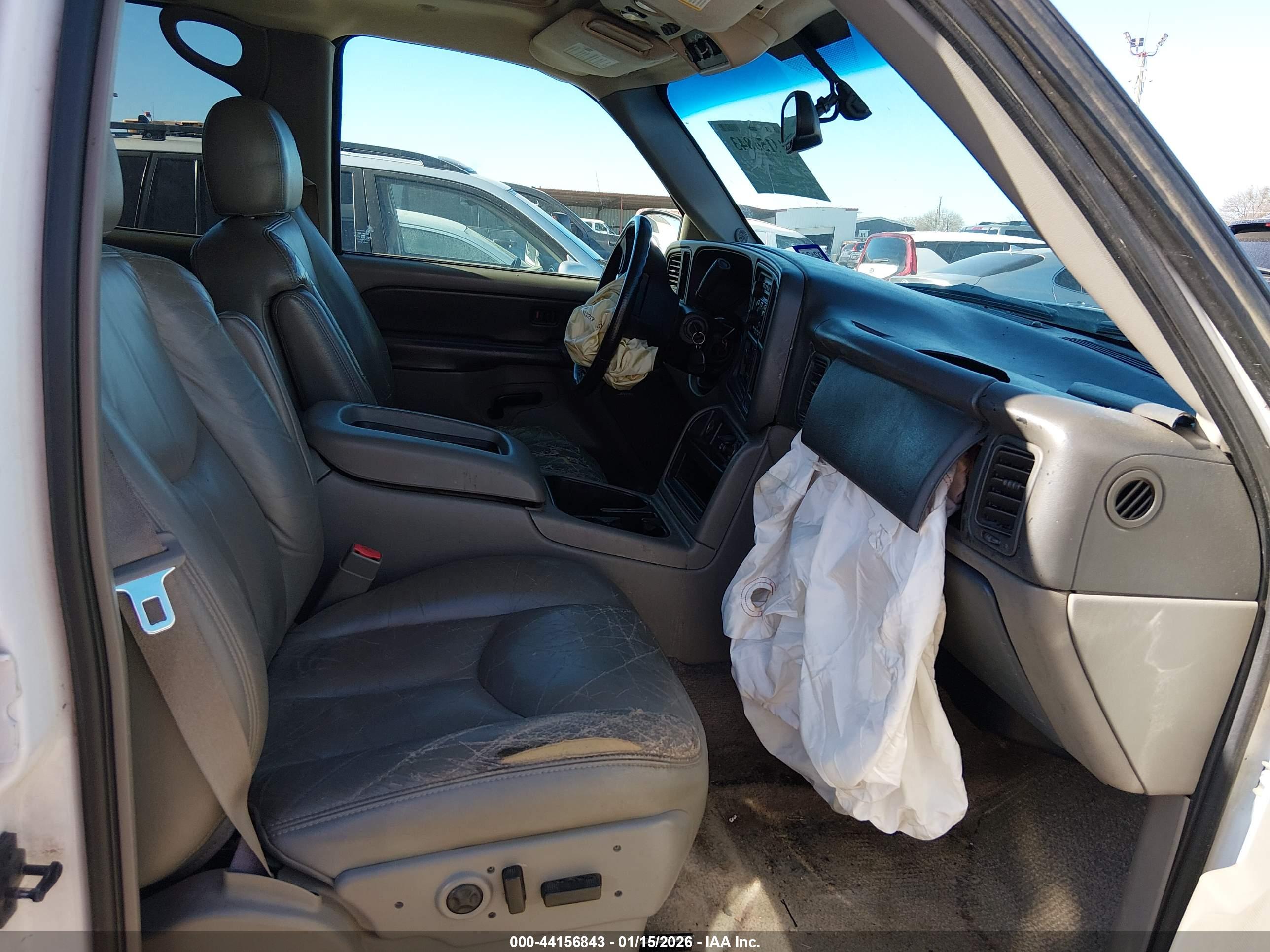 CHEVROLET SUBURBAN image 5