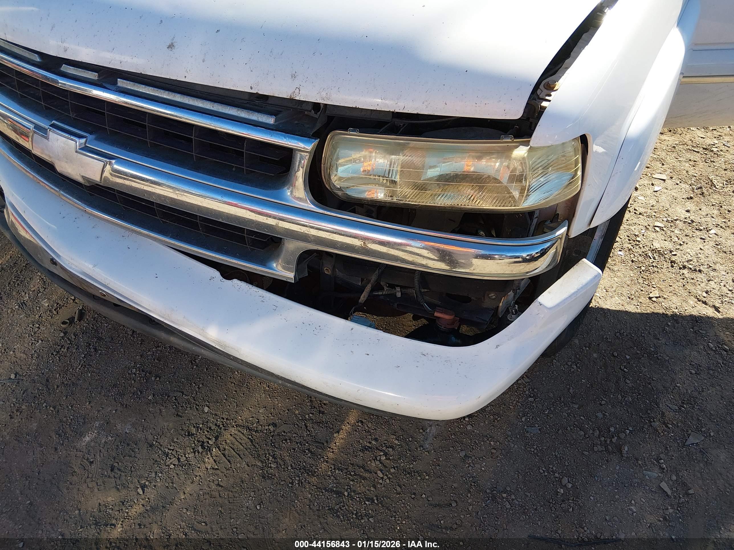CHEVROLET SUBURBAN image 6