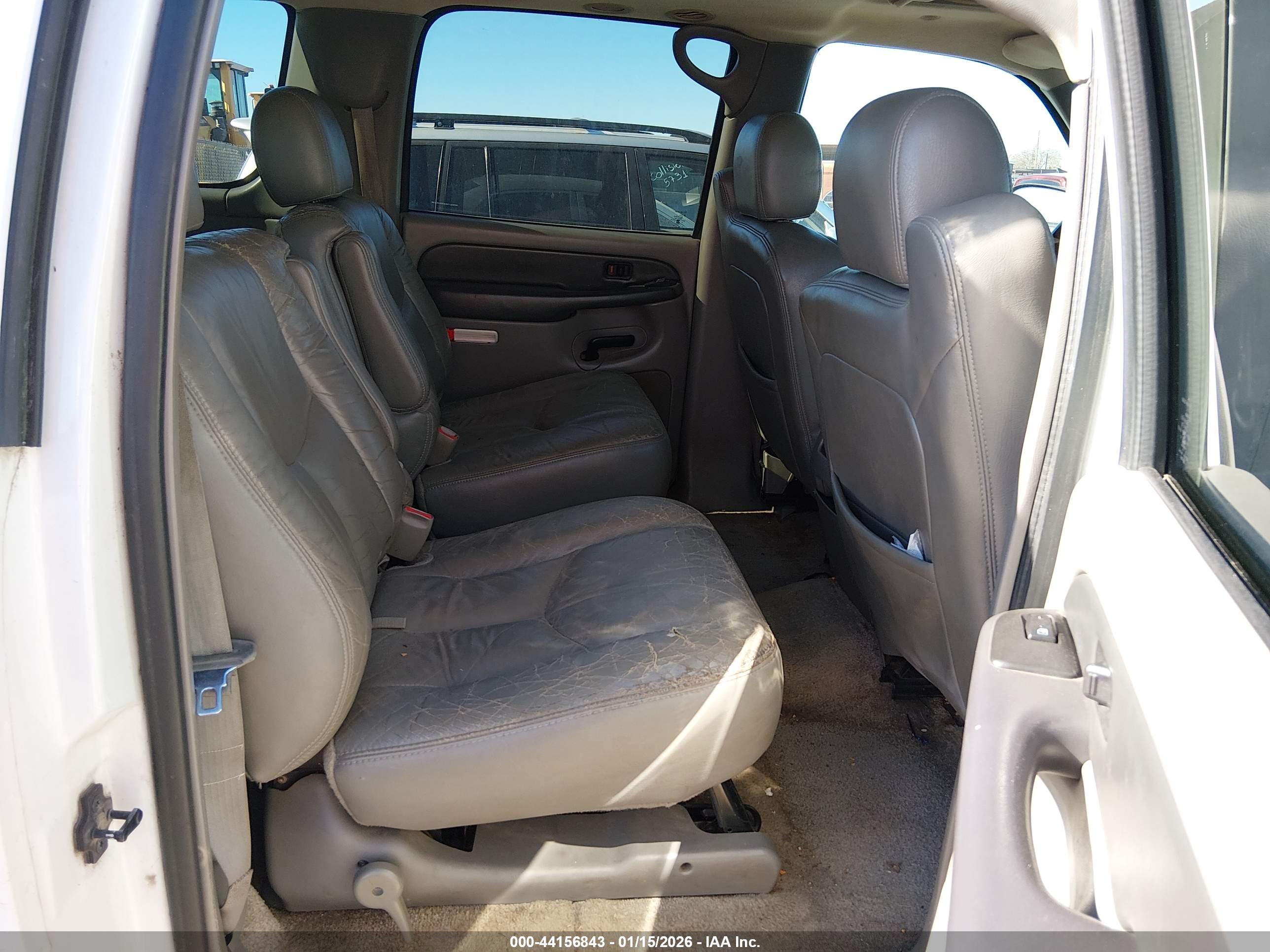 CHEVROLET SUBURBAN image 8