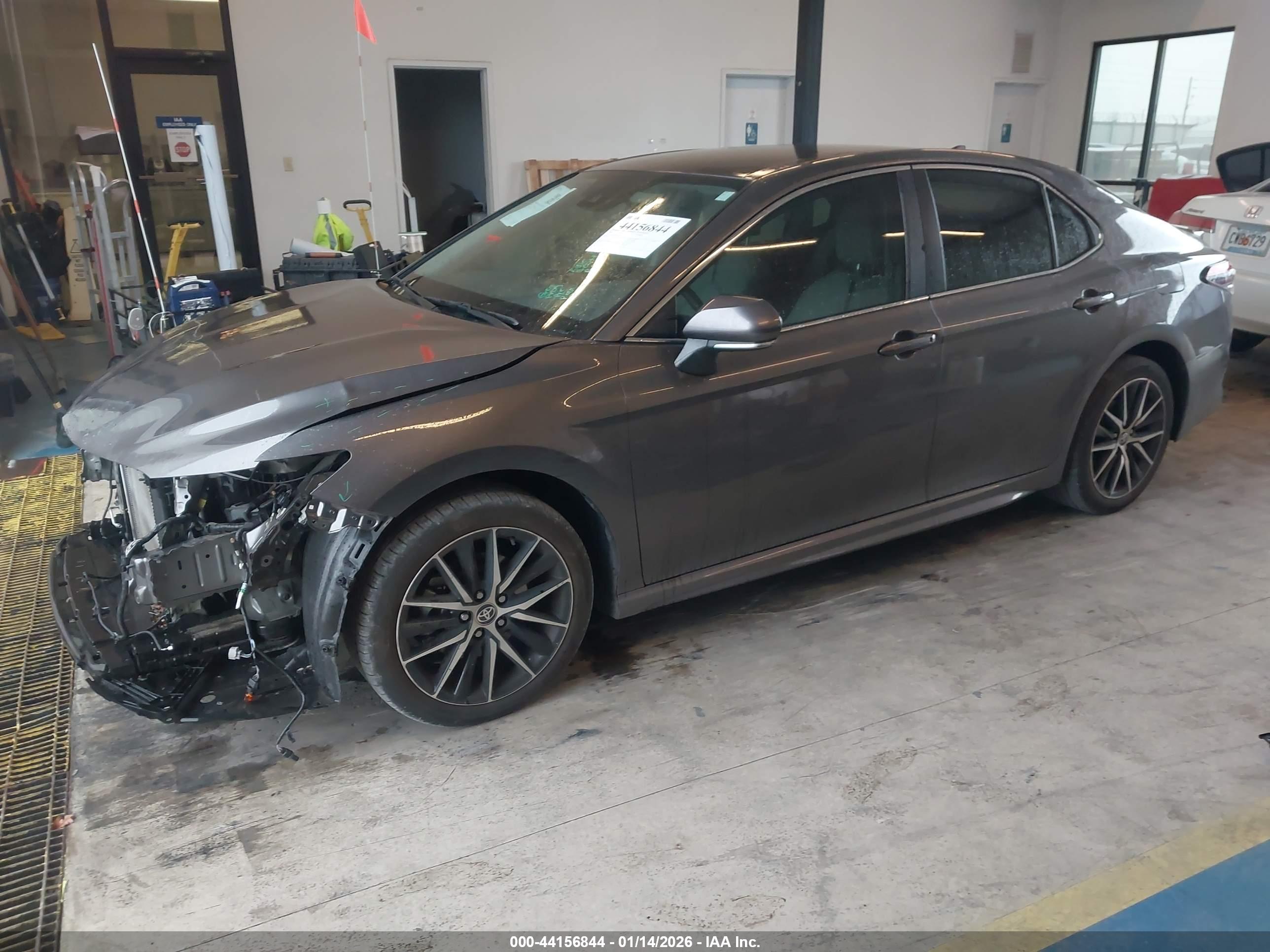 TOYOTA CAMRY image 2