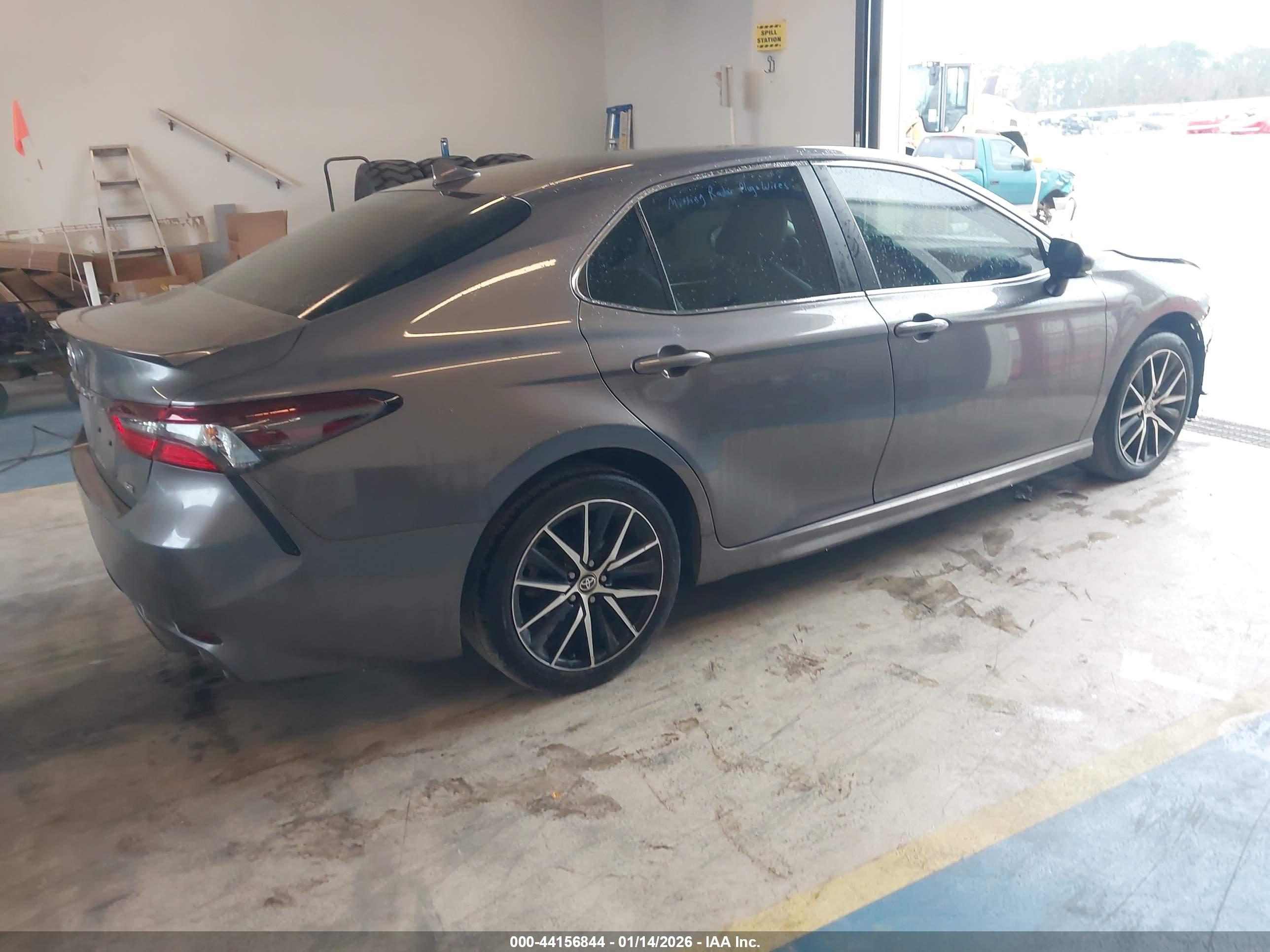 TOYOTA CAMRY image 4