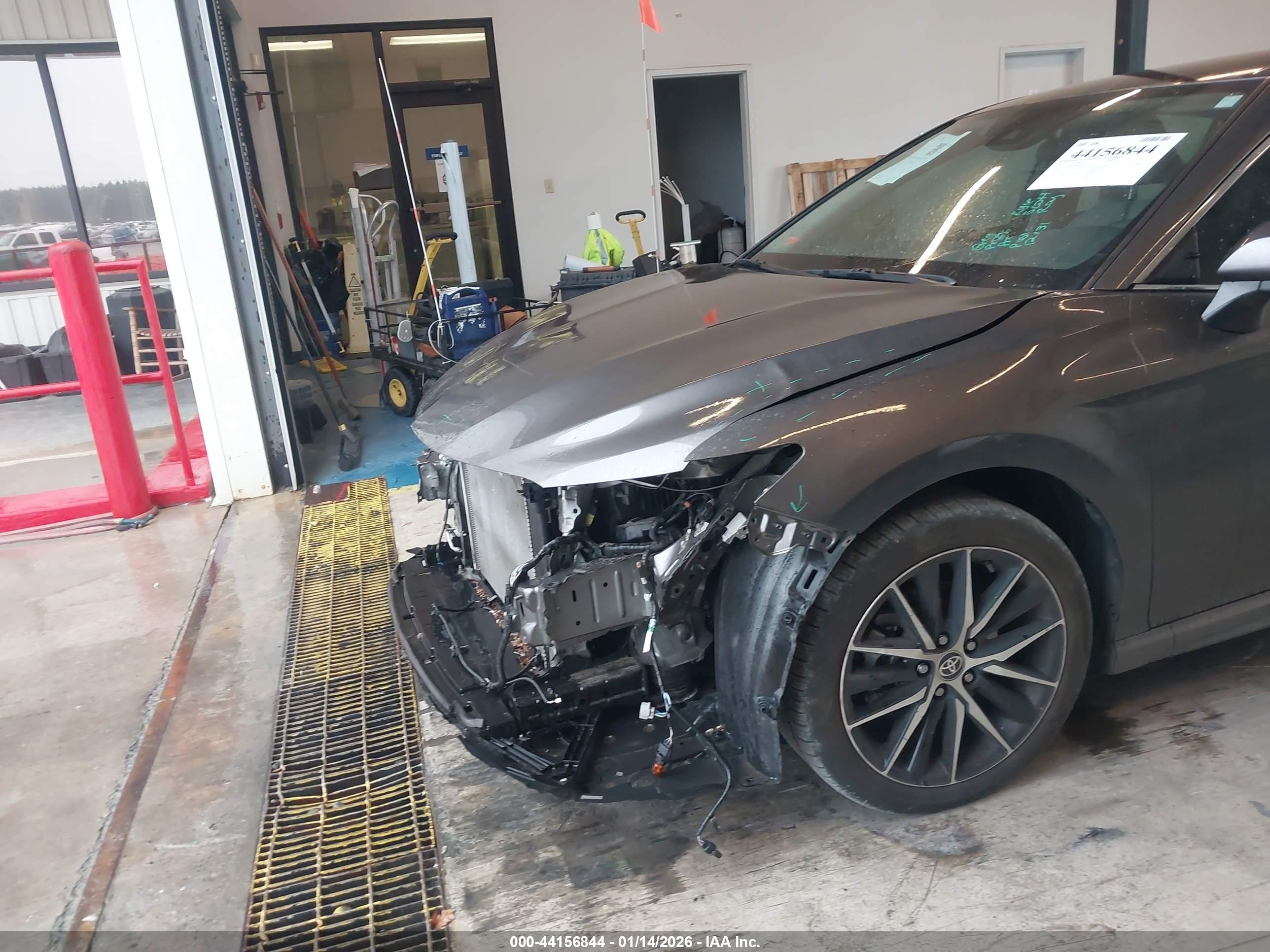 TOYOTA CAMRY image 6