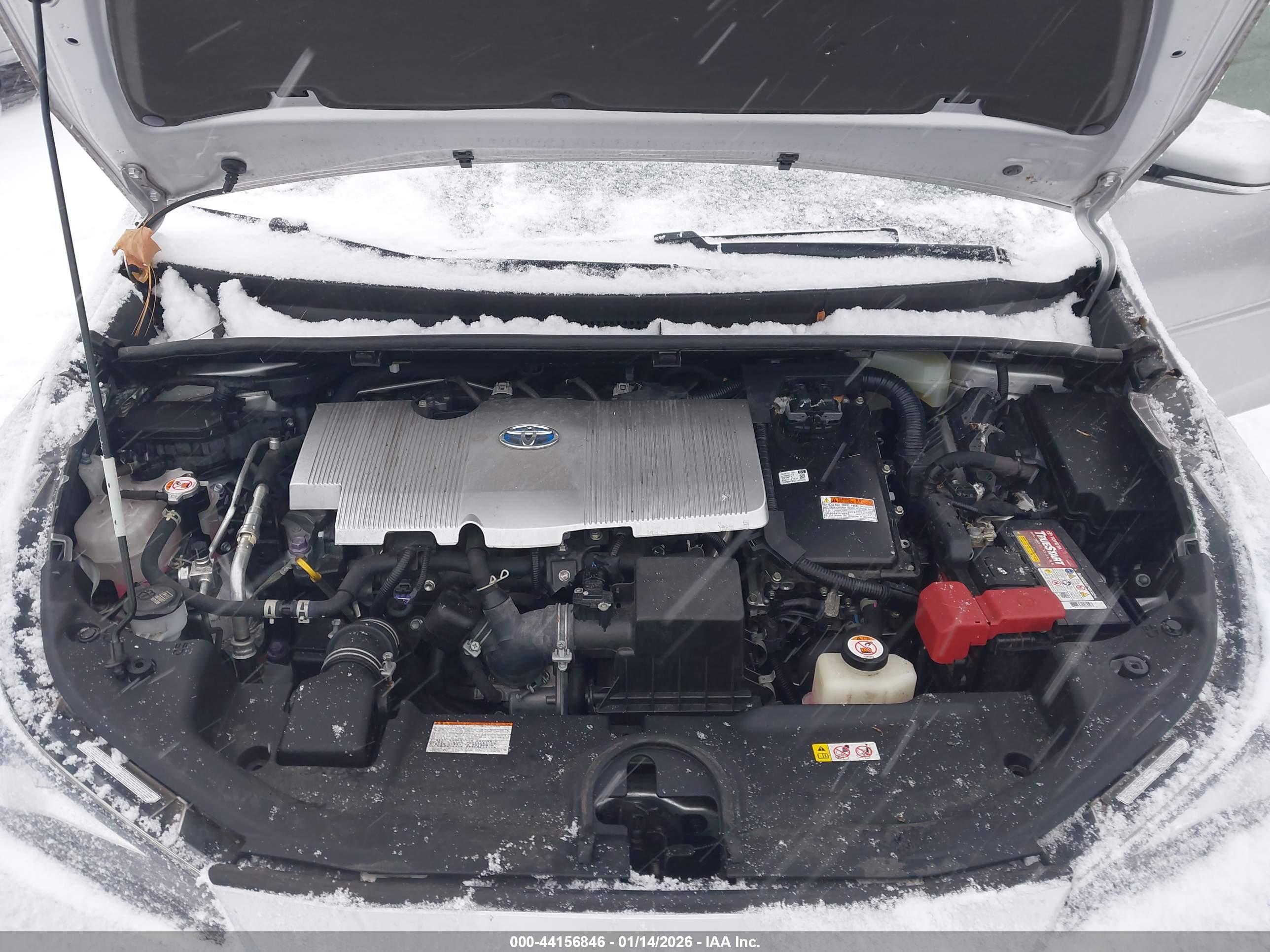 TOYOTA PRIUS image 10
