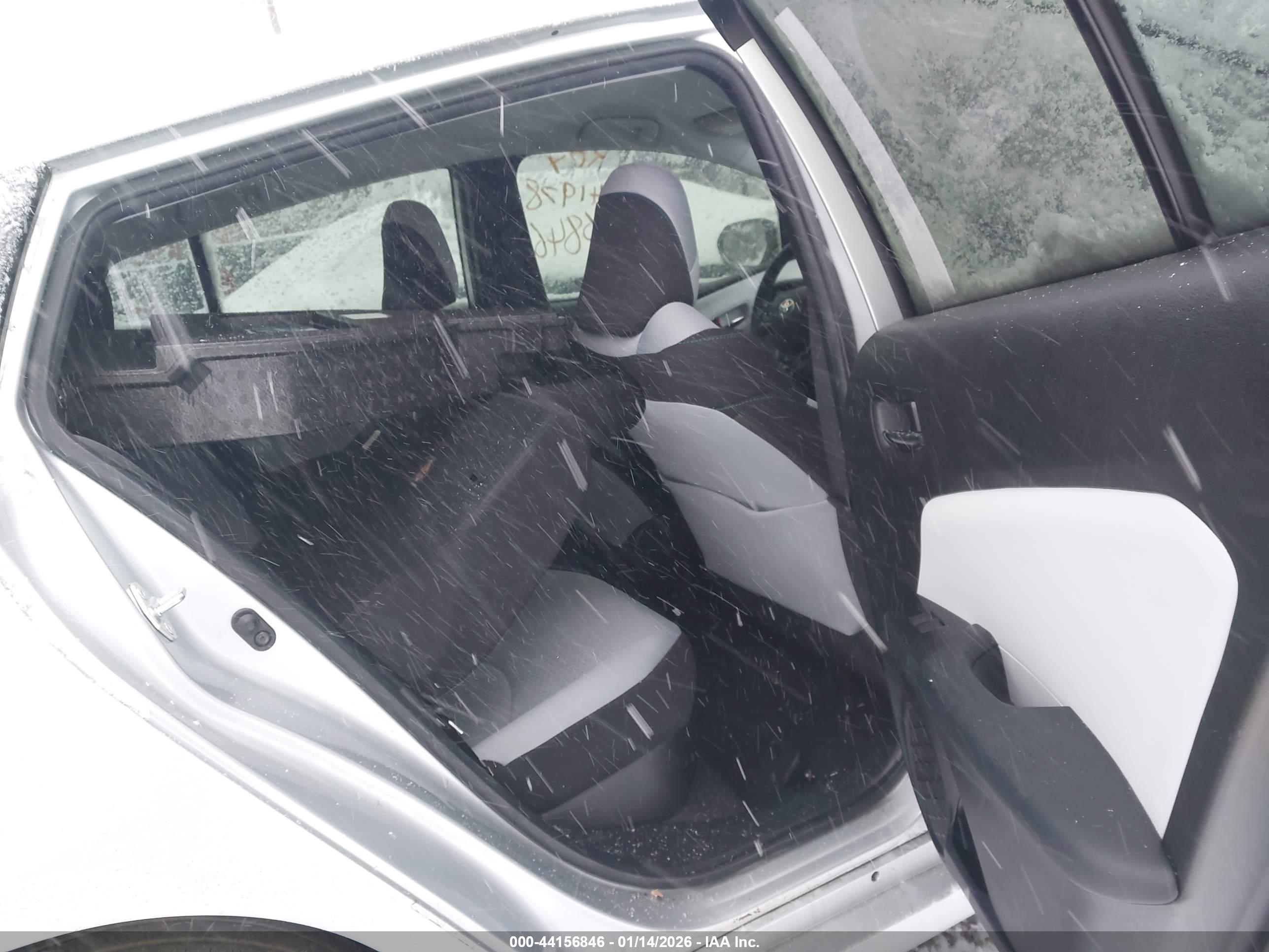 TOYOTA PRIUS image 8