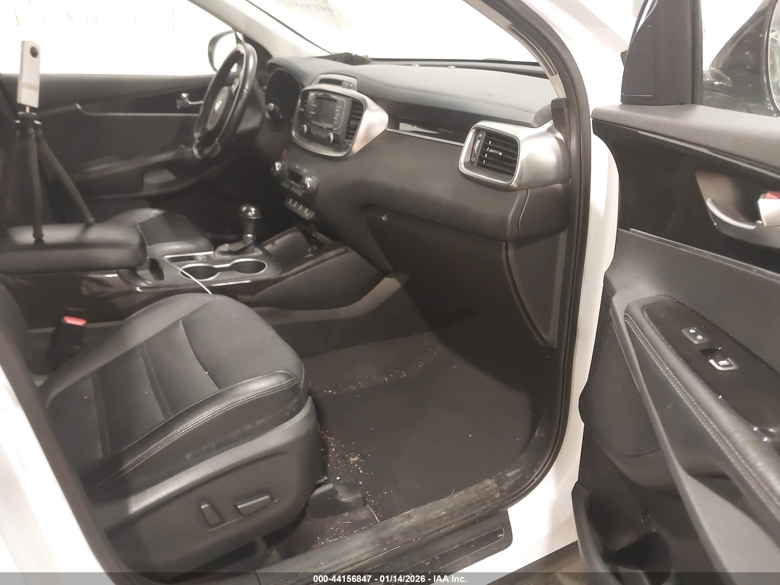 KIA SORENTO image 5