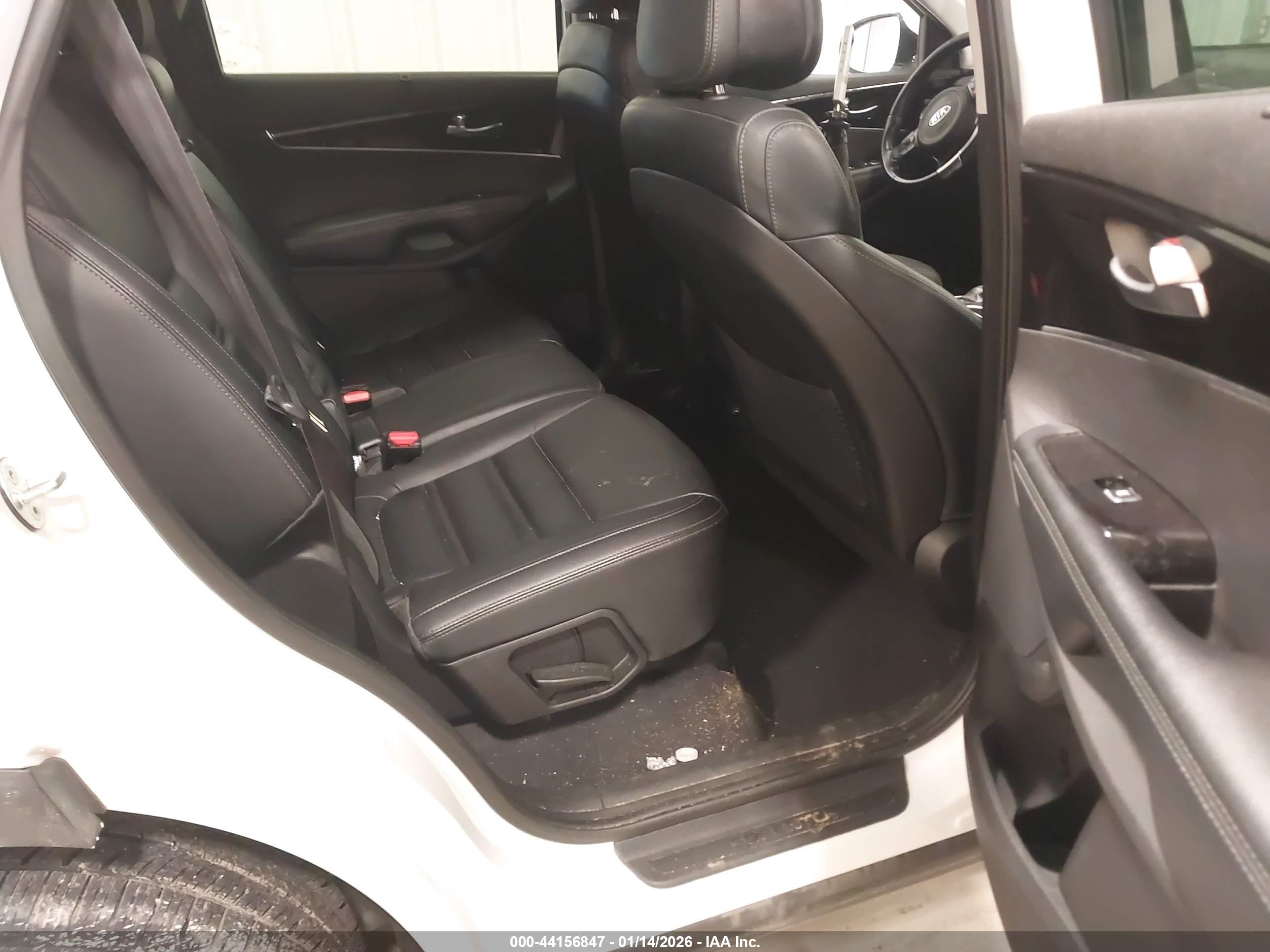 KIA SORENTO image 8