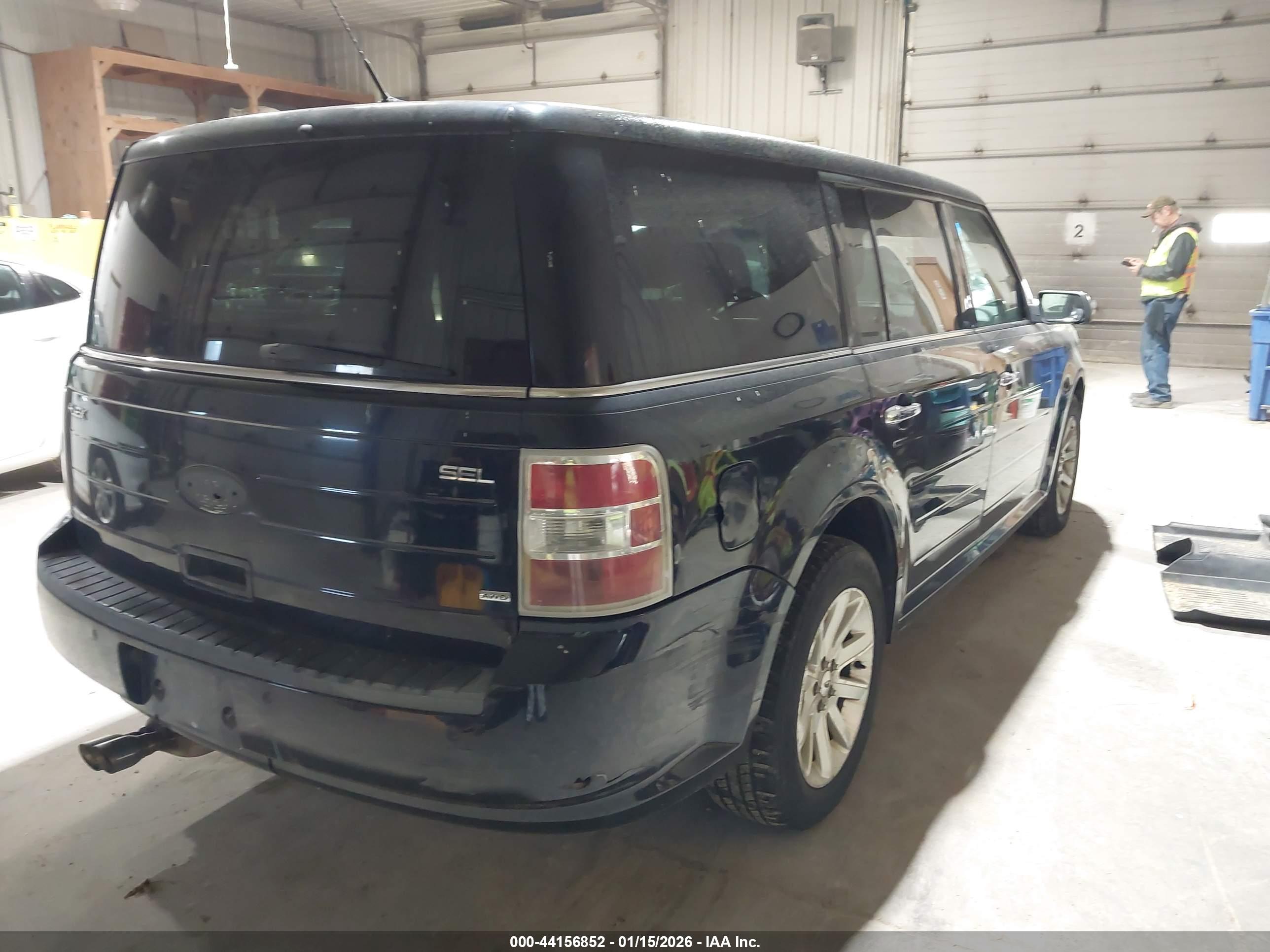 FORD FLEX image 4