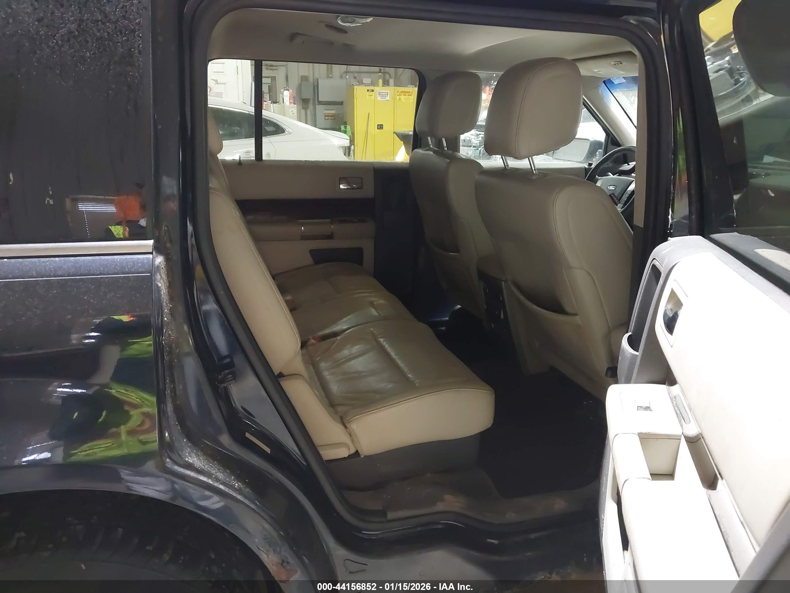 FORD FLEX image 8