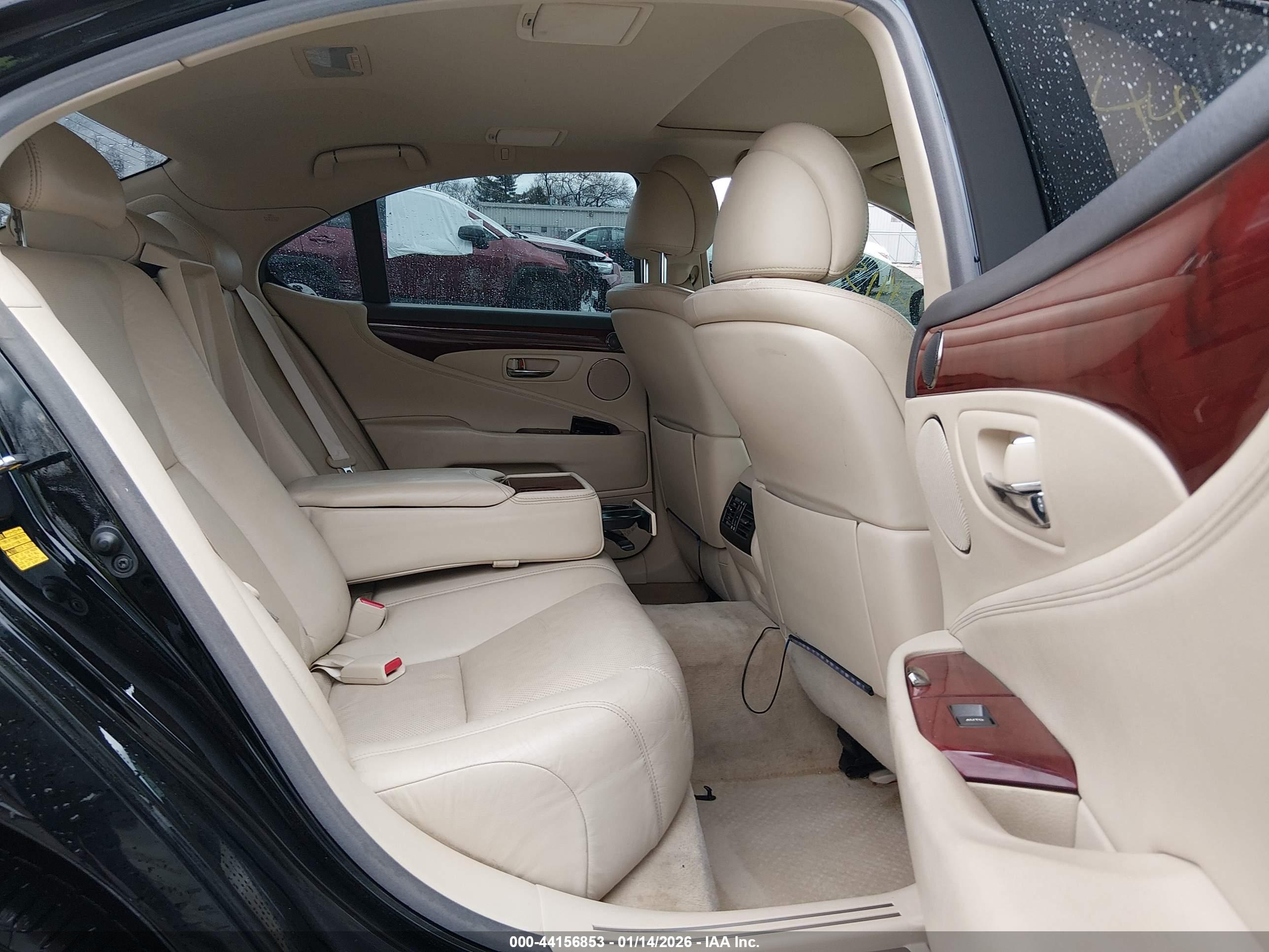 LEXUS LS image 8