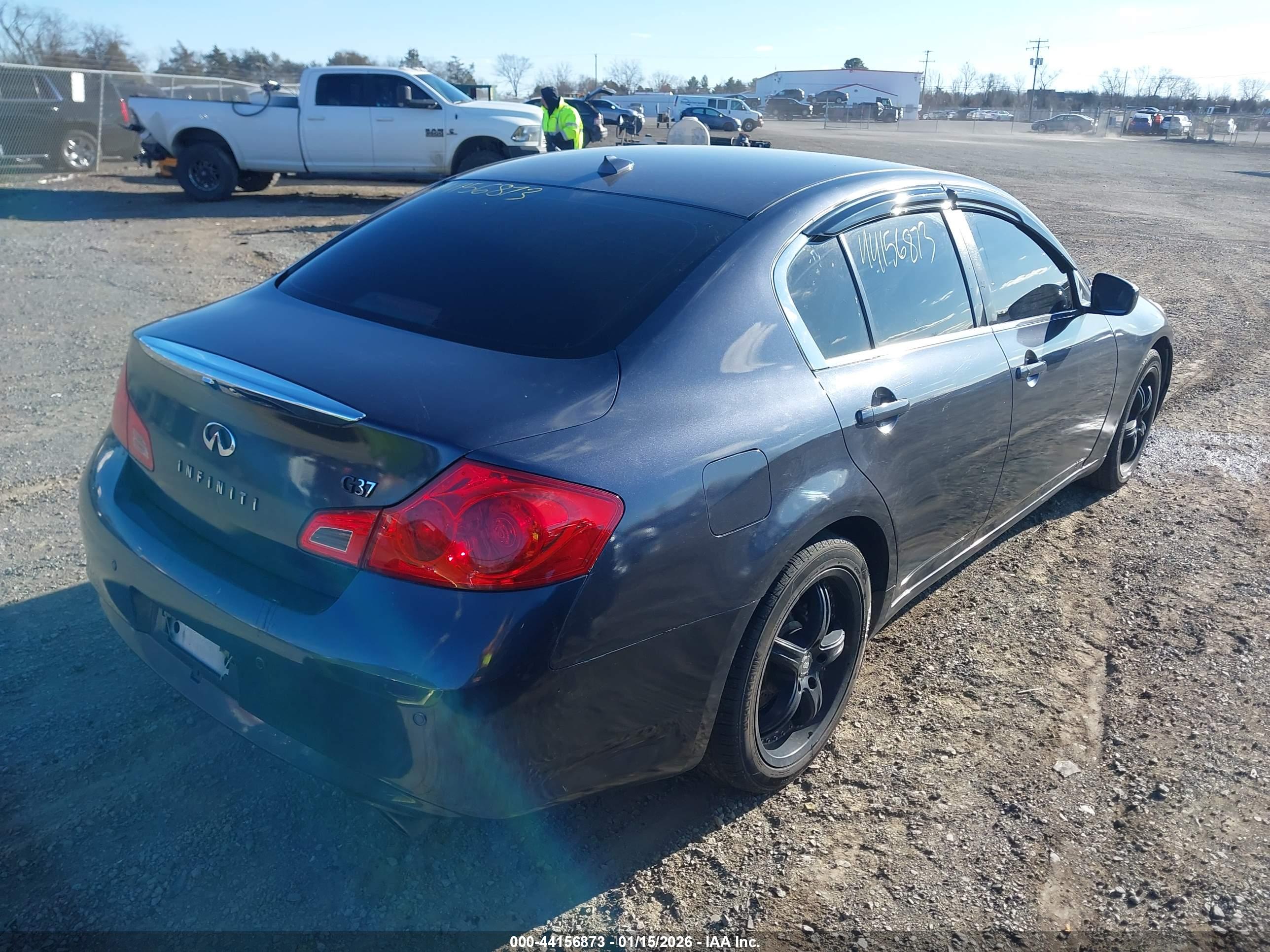 INFINITI G37 image 4