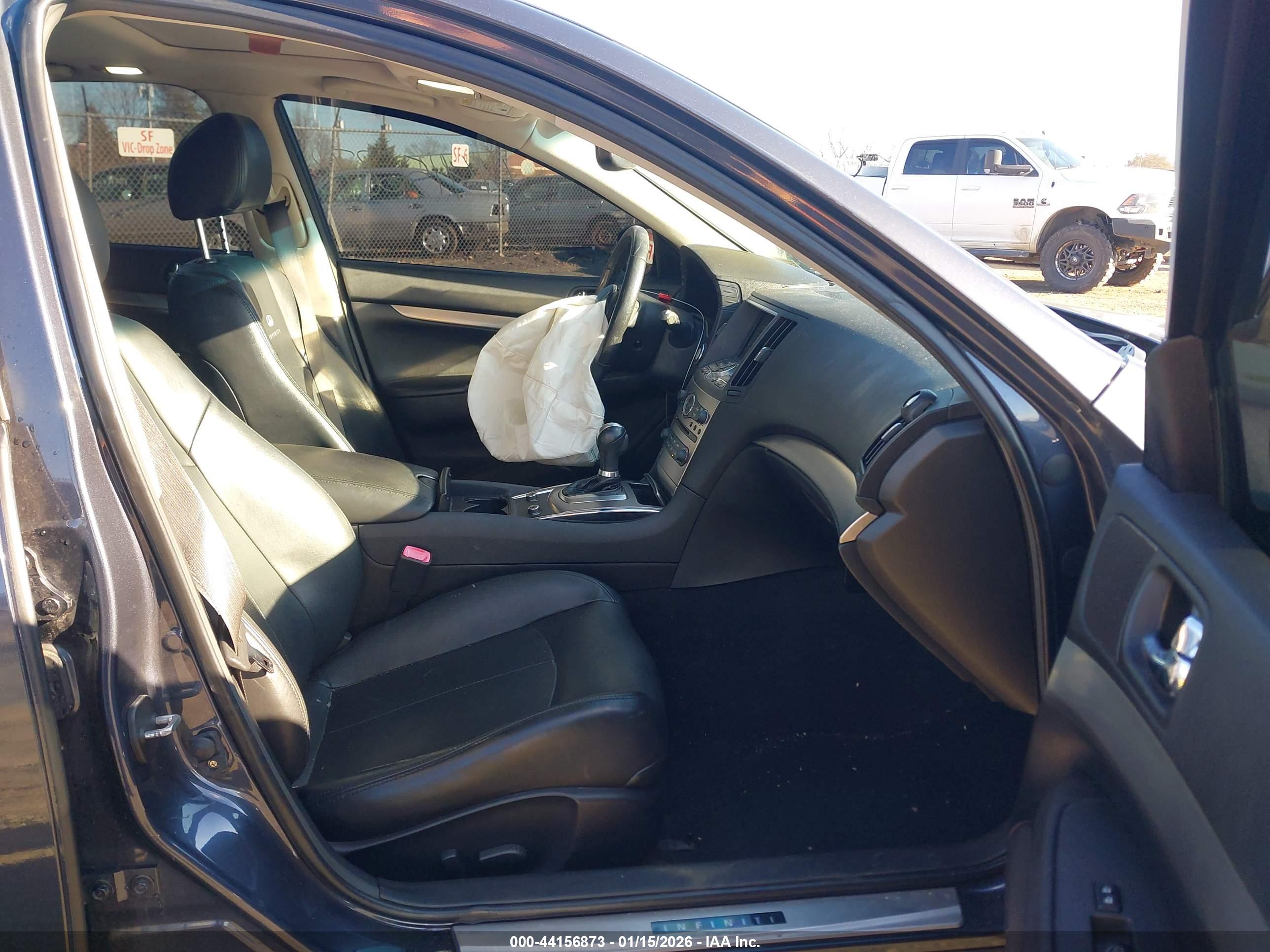INFINITI G37 image 5